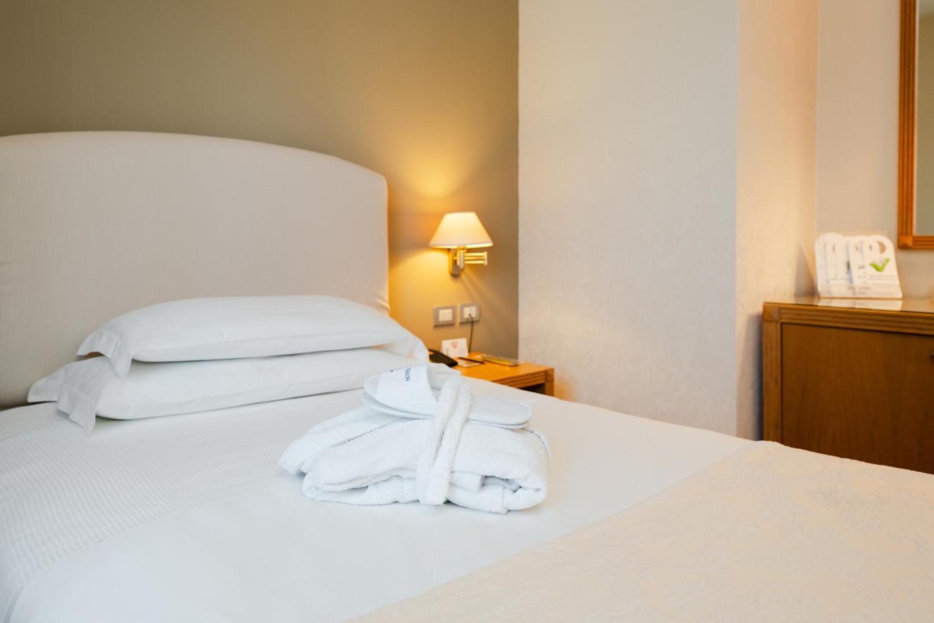 Hotel Touring - Photo 9