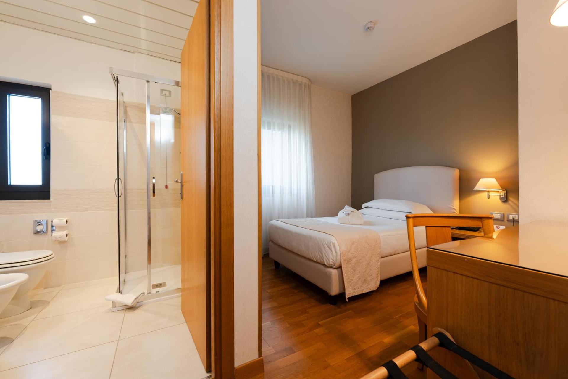 Hotel Touring - Photo 3