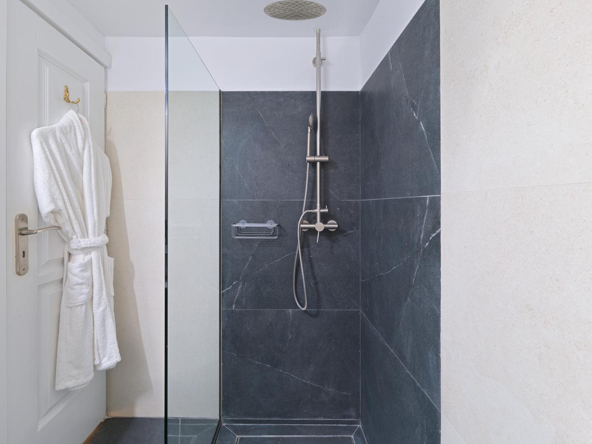 The Acropolis Window - Photo 104