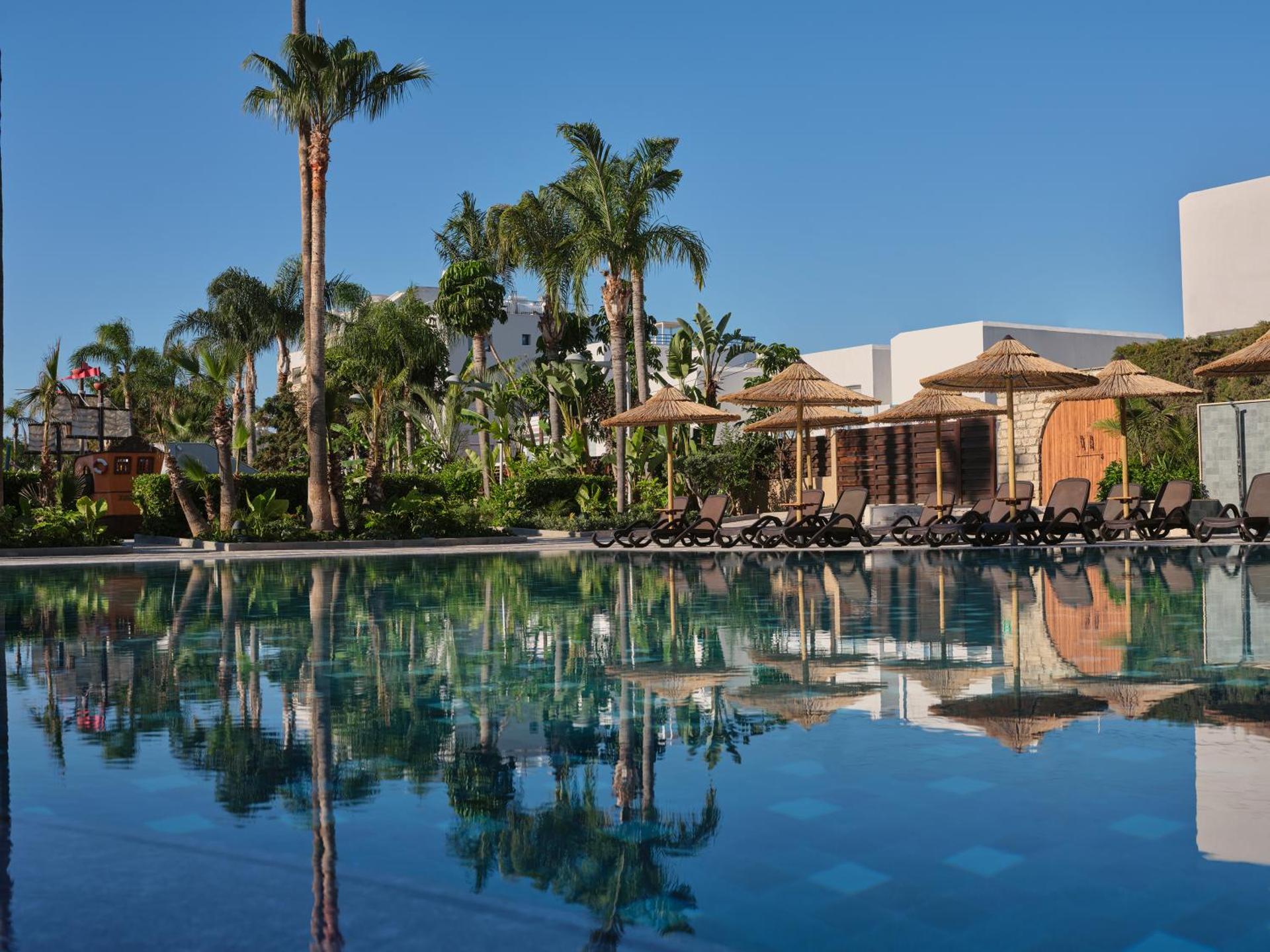 Atlantica Oasis Hotel - Photo 2