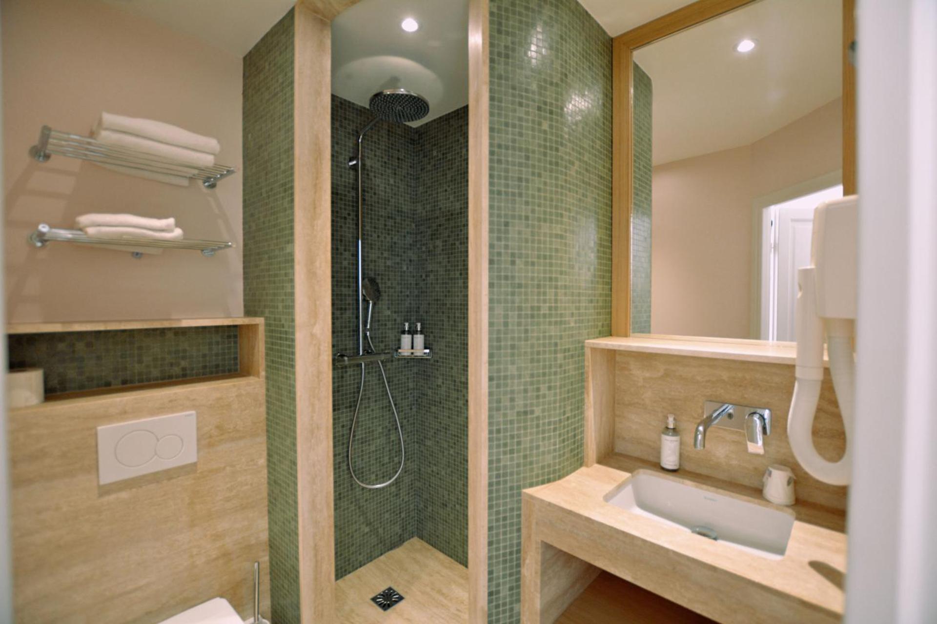 Hôtel Lucien - Photo 9