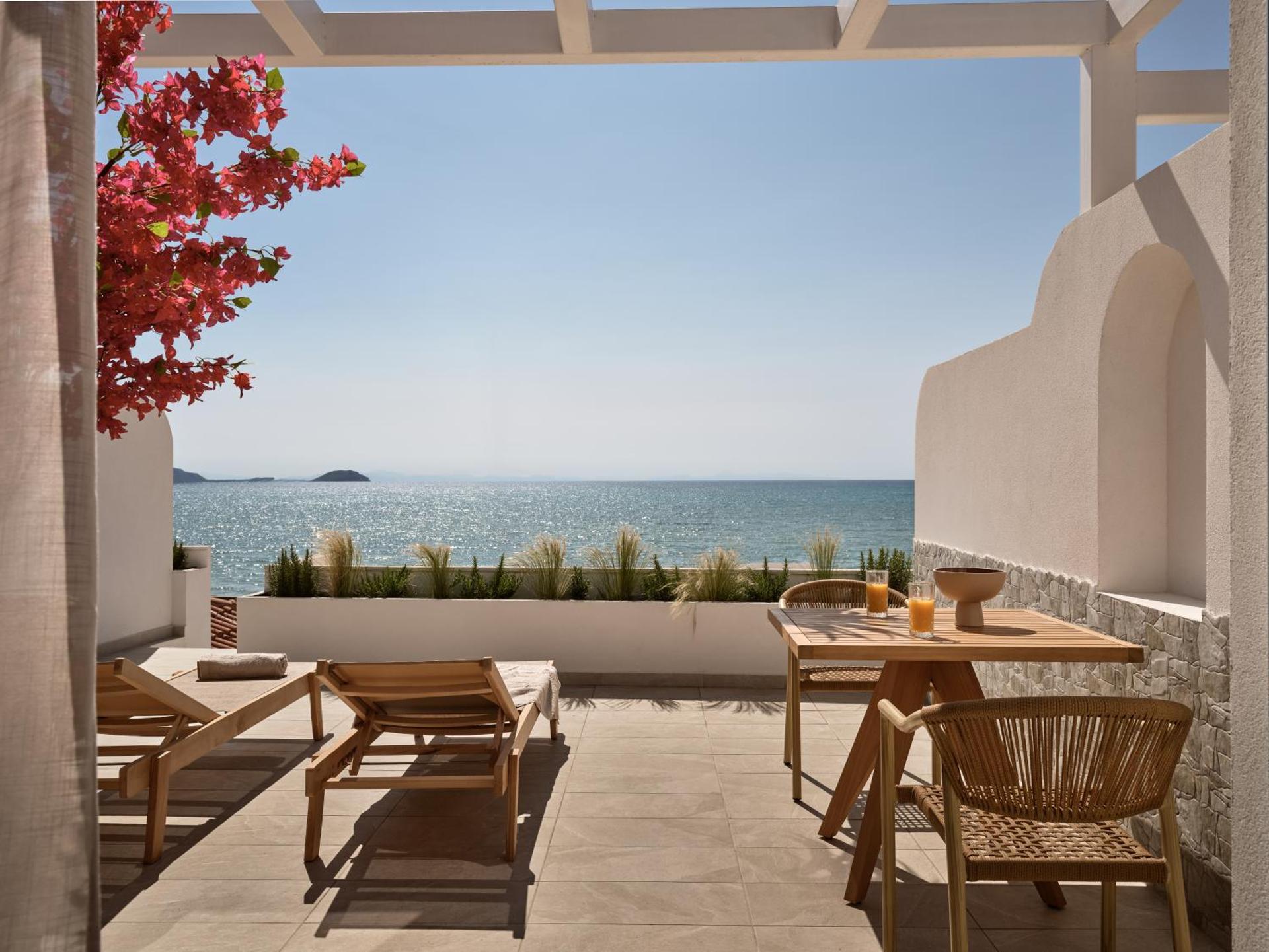 Ammonites Beachfront Rooms & Suites - Photo 32