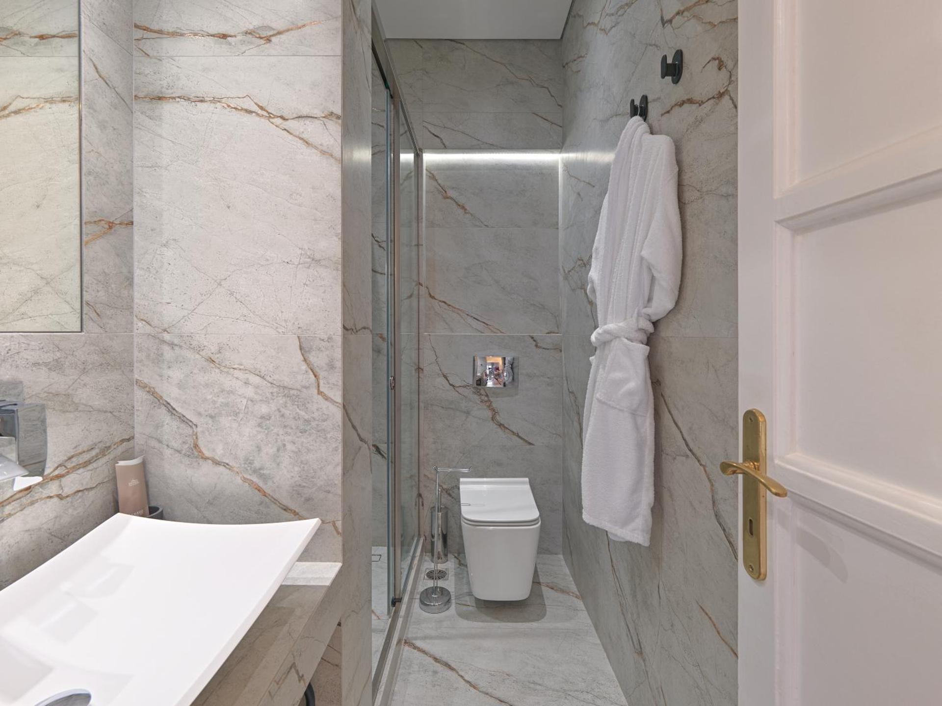 The Acropolis Window - Photo 37