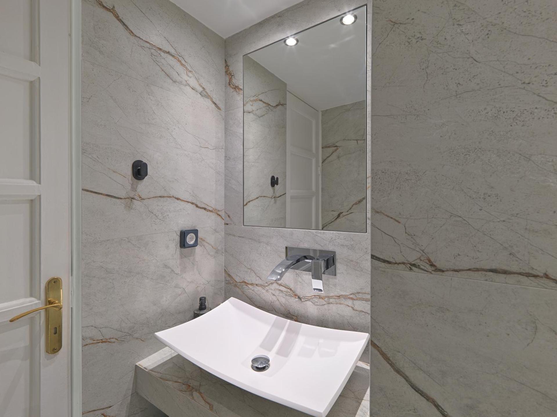 The Acropolis Window - Photo 39