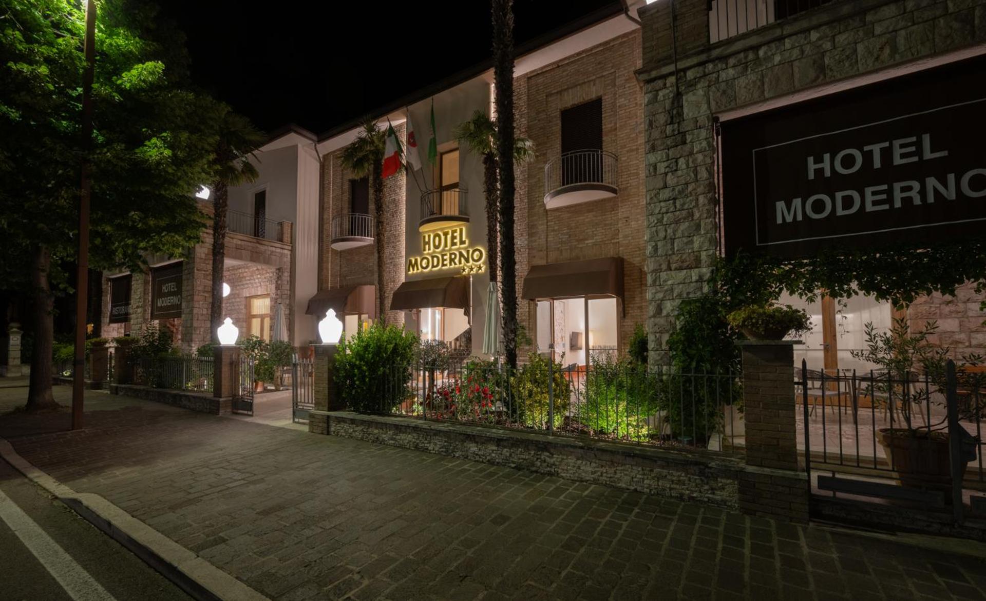 Hotel Moderno - Photo 41