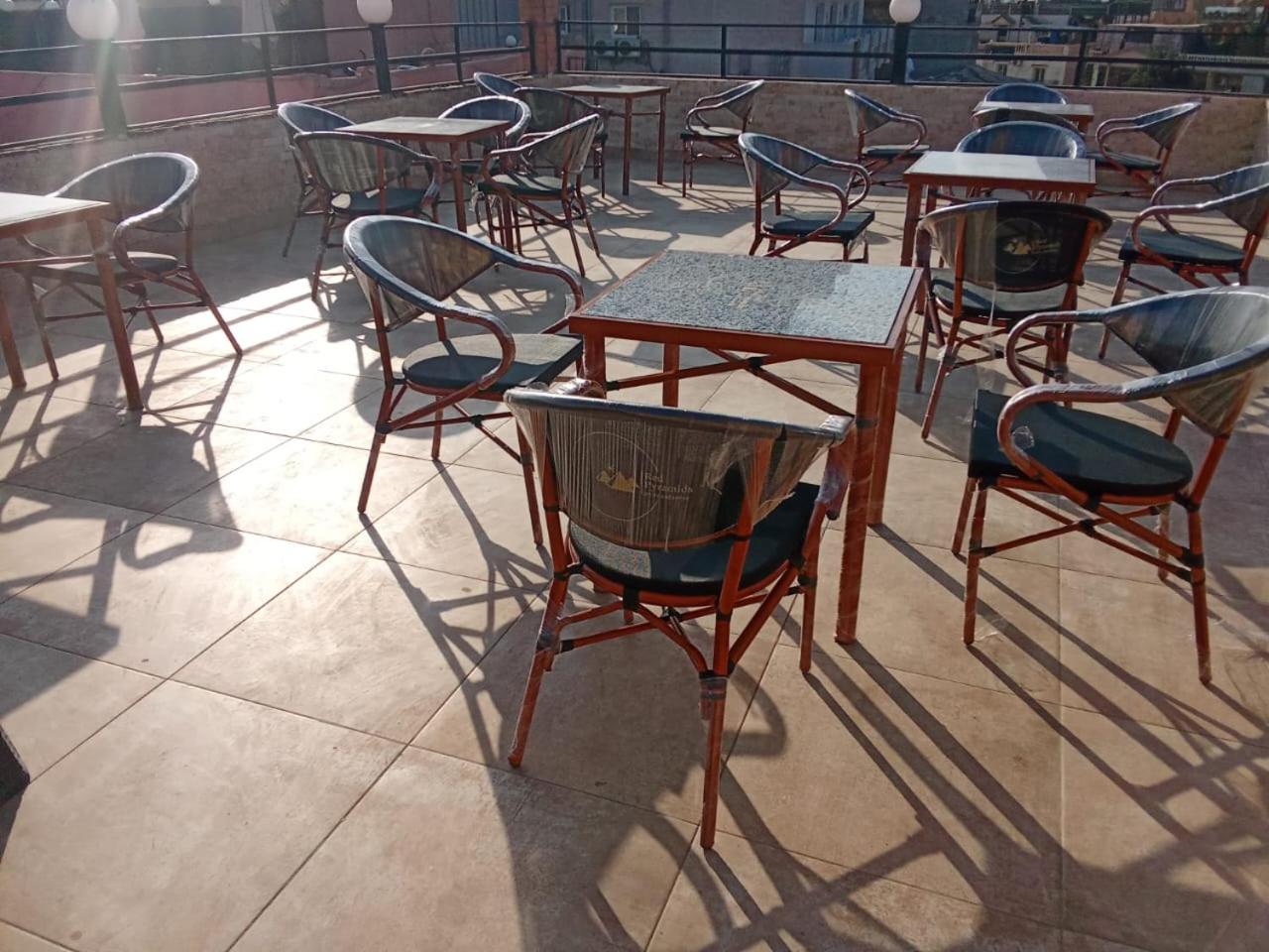 Red pyramids view hotels Foreiigners only - Full view - Photo 22