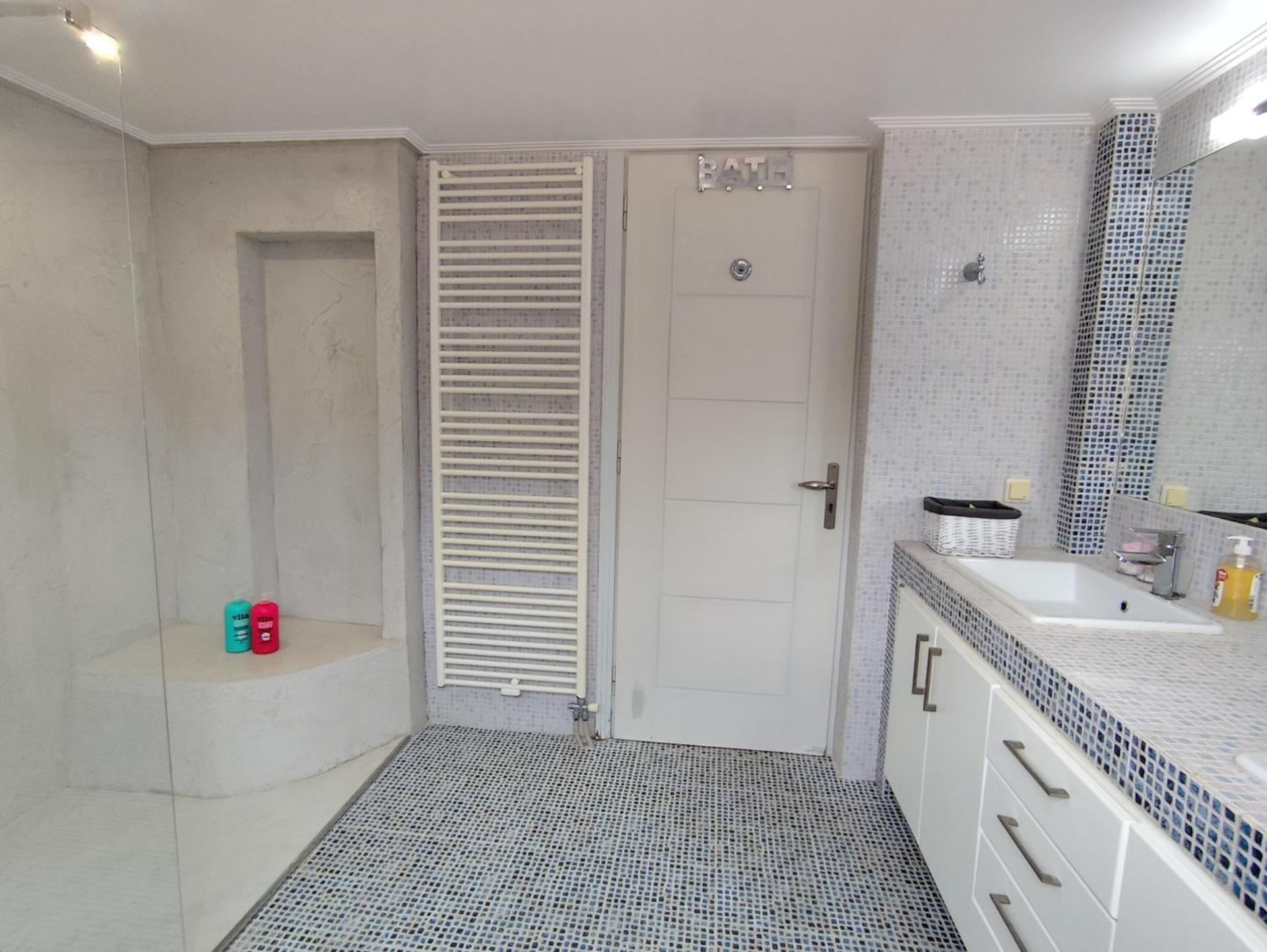 Thimari Sports & Spa with private pool and jacuzzi - Photo 25