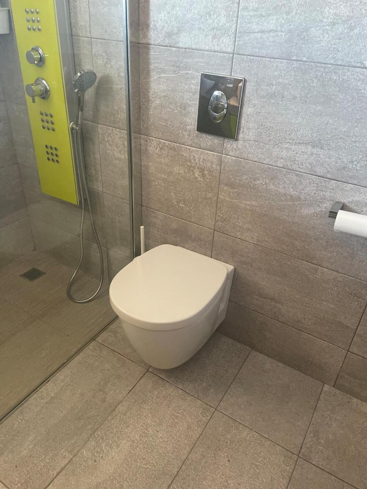 Lovehome - 4BD Villa with views-15mins to airport,10mins to MEC ΑΕ- 2mins to bus stop ,10mins to Suburban Railway on foot - Photo 14