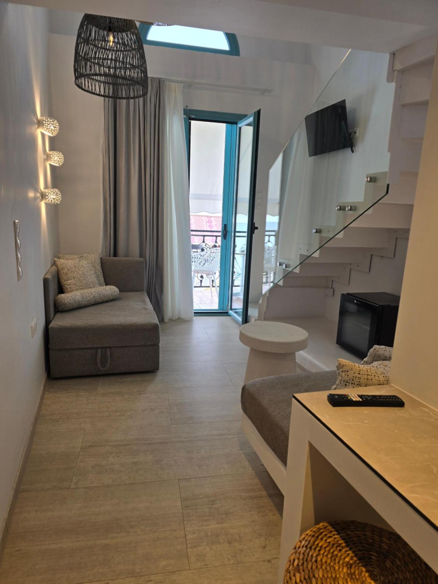 Maisonette with Pool View