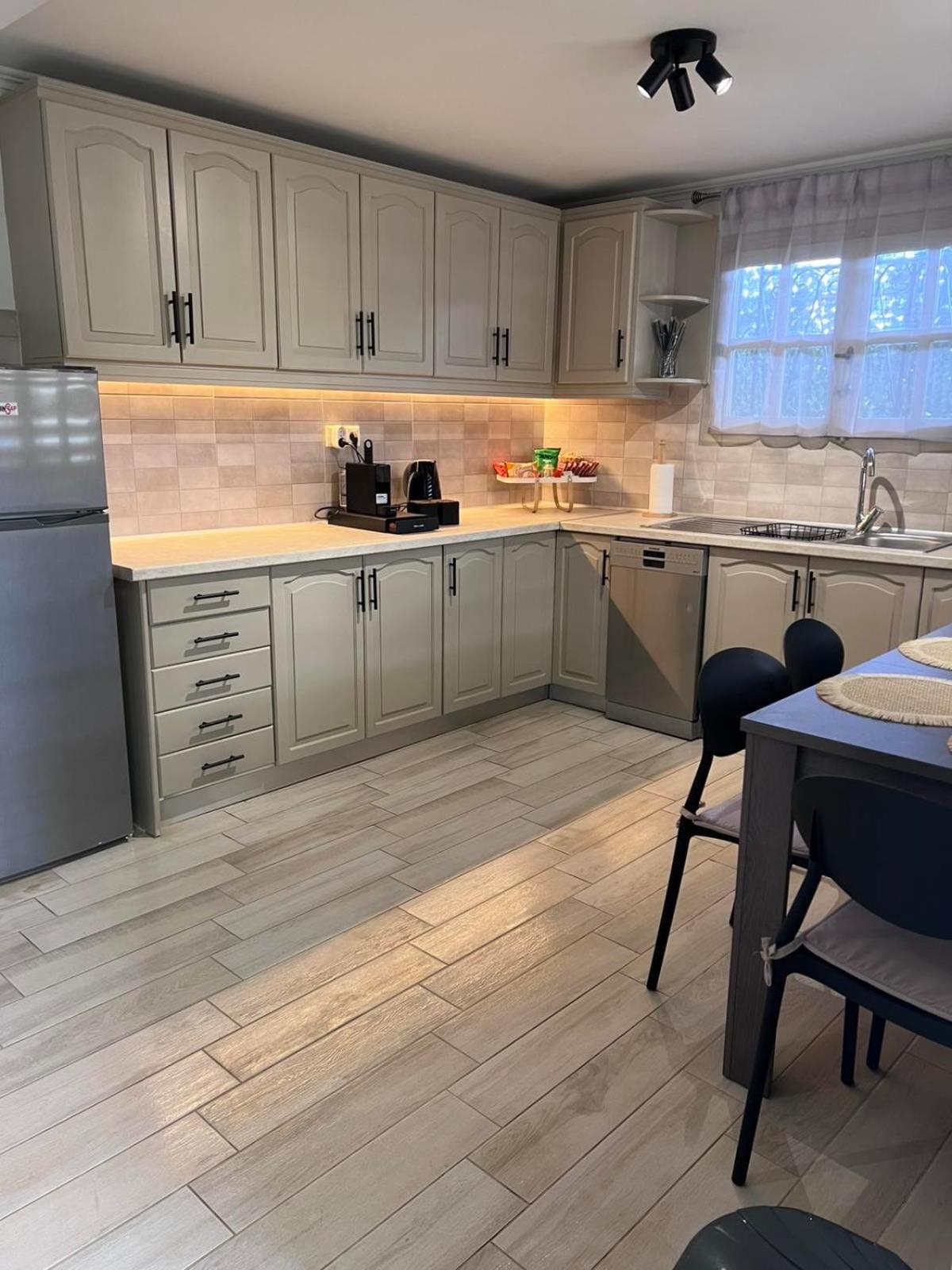 Demi's Apartments Near Athen's Airport - Photo 15