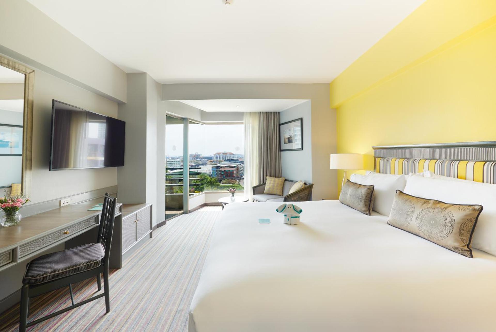 Deluxe City View King Bed