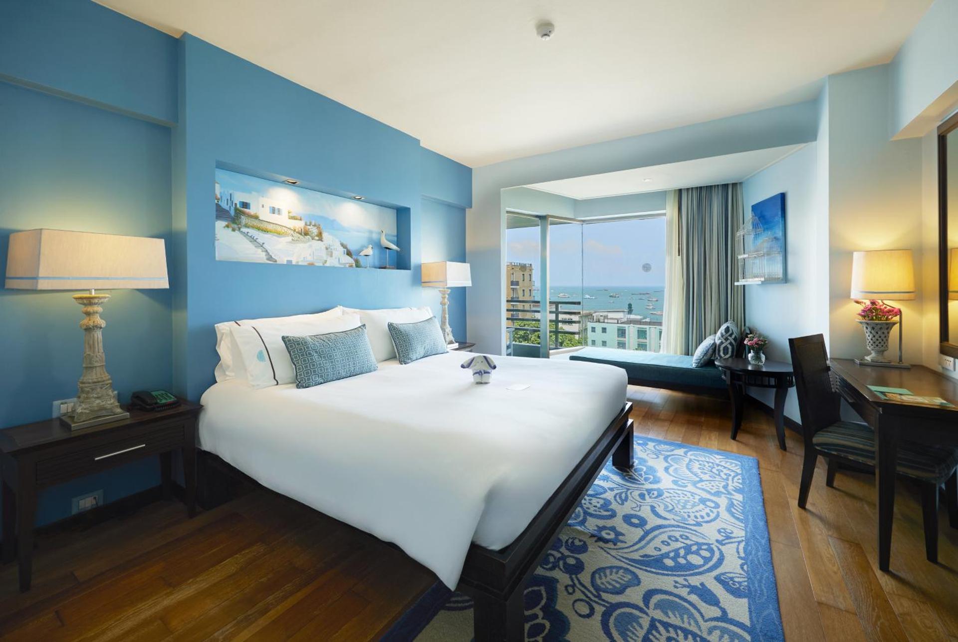 Deluxe Sea View King Bed