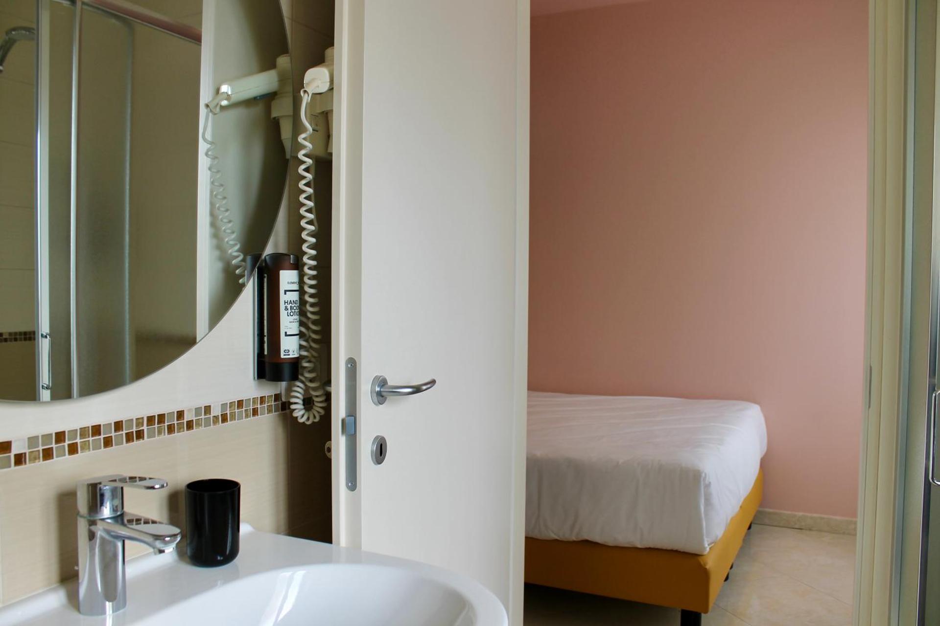 La Vista Postcard Hotel - Photo 52