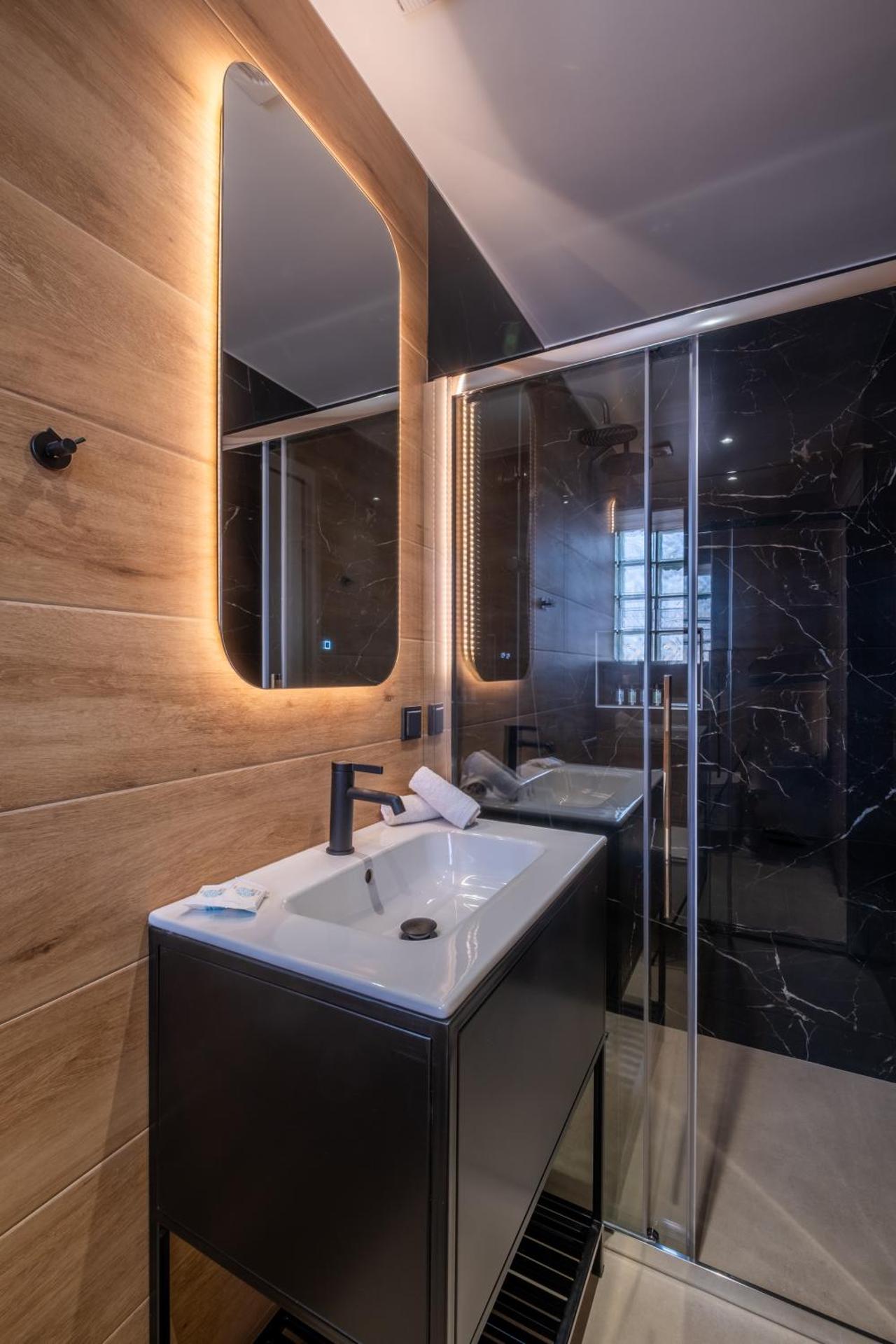 Agora Views - Photo 39