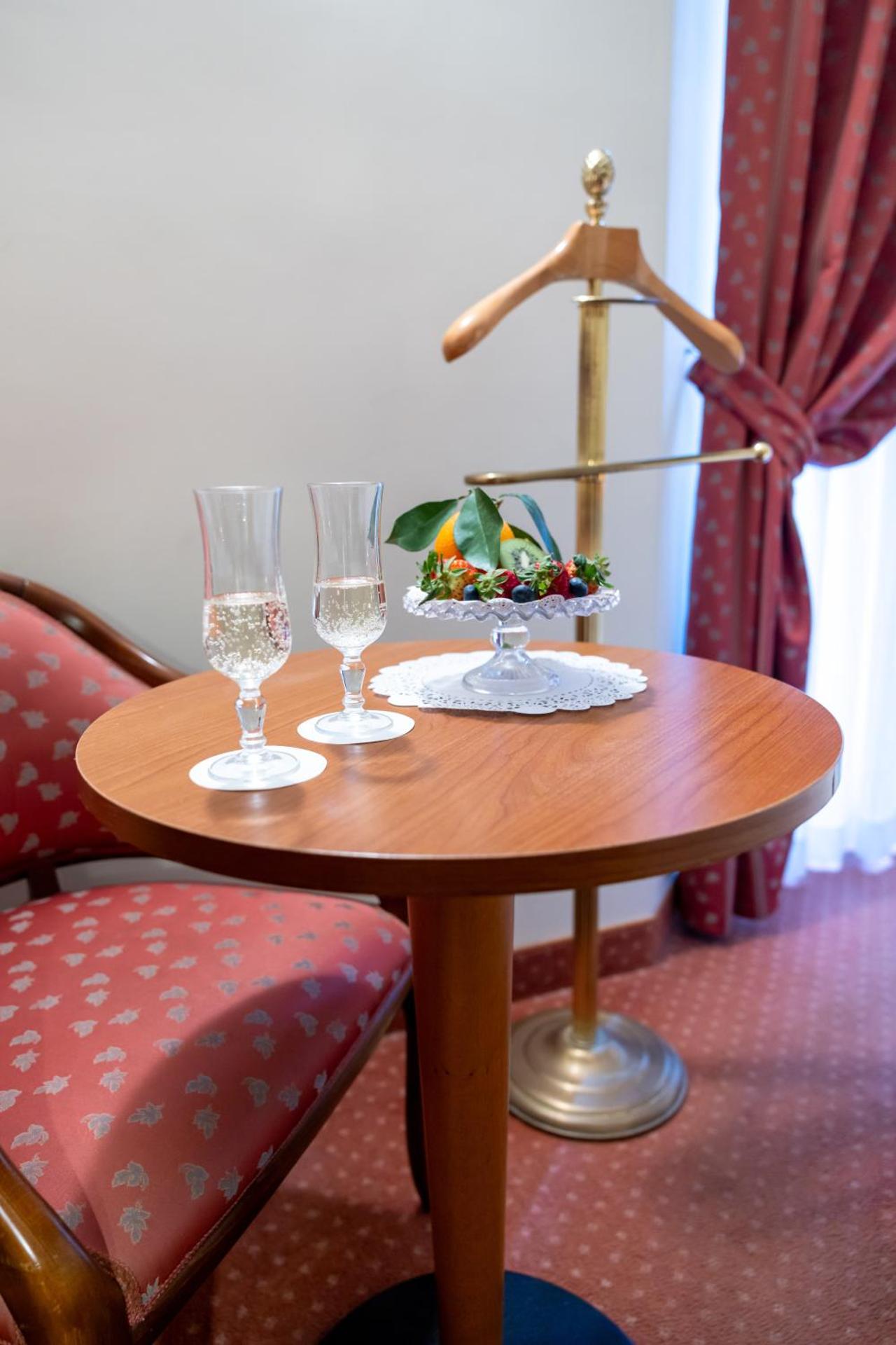 Massimo Plaza Hotel - Photo 3
