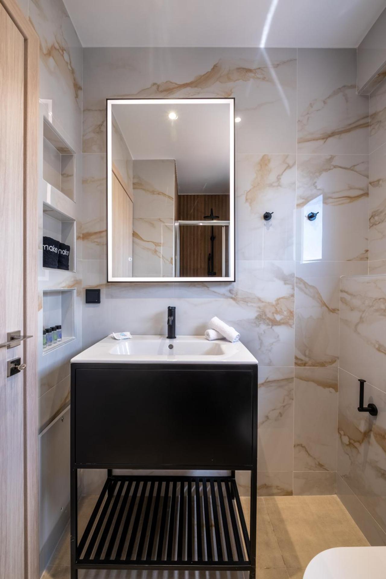 Agora Views - Photo 34