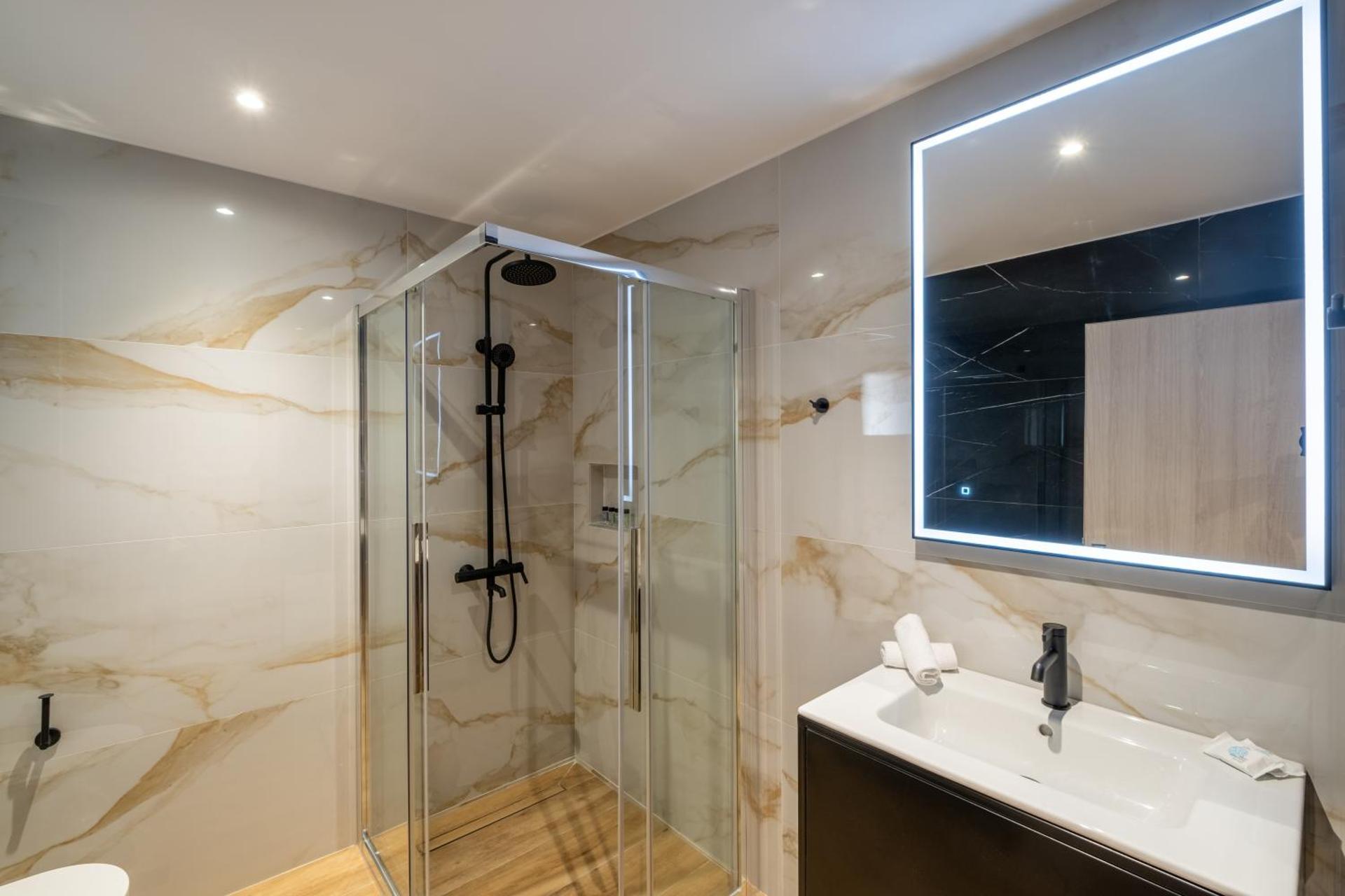 Agora Views - Photo 89