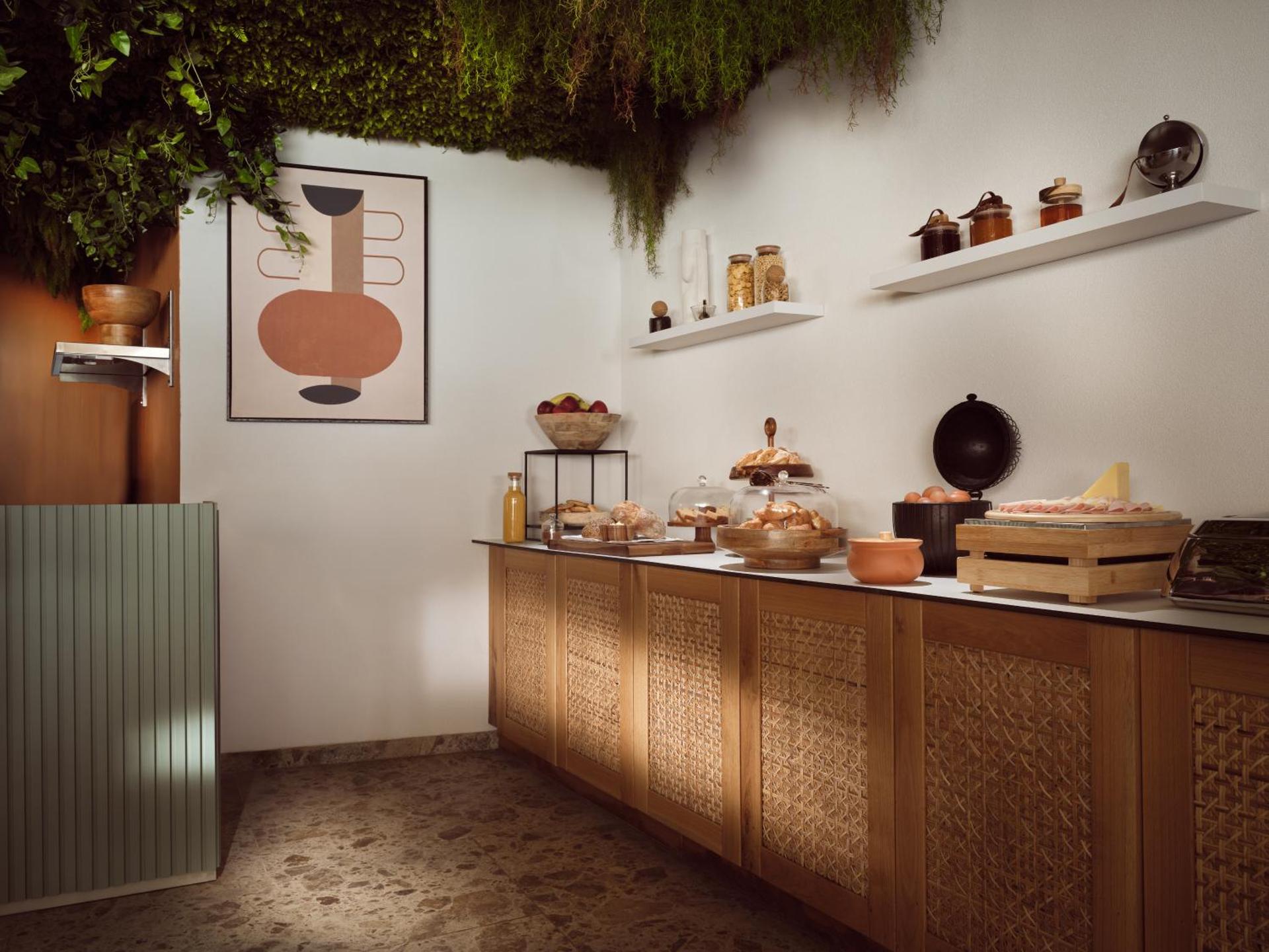 Ammonites Beachfront Rooms & Suites - Photo 20