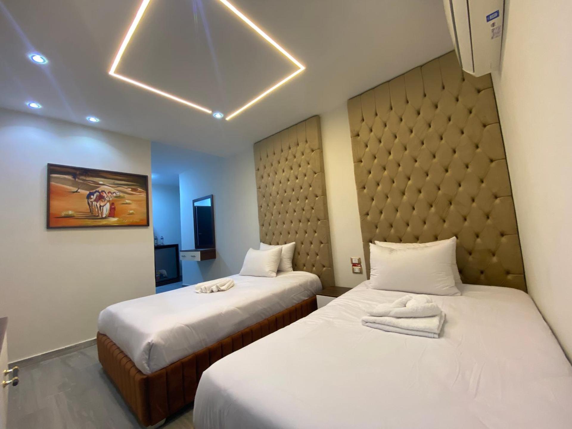 AMADEOS pyramids inn - Photo 85