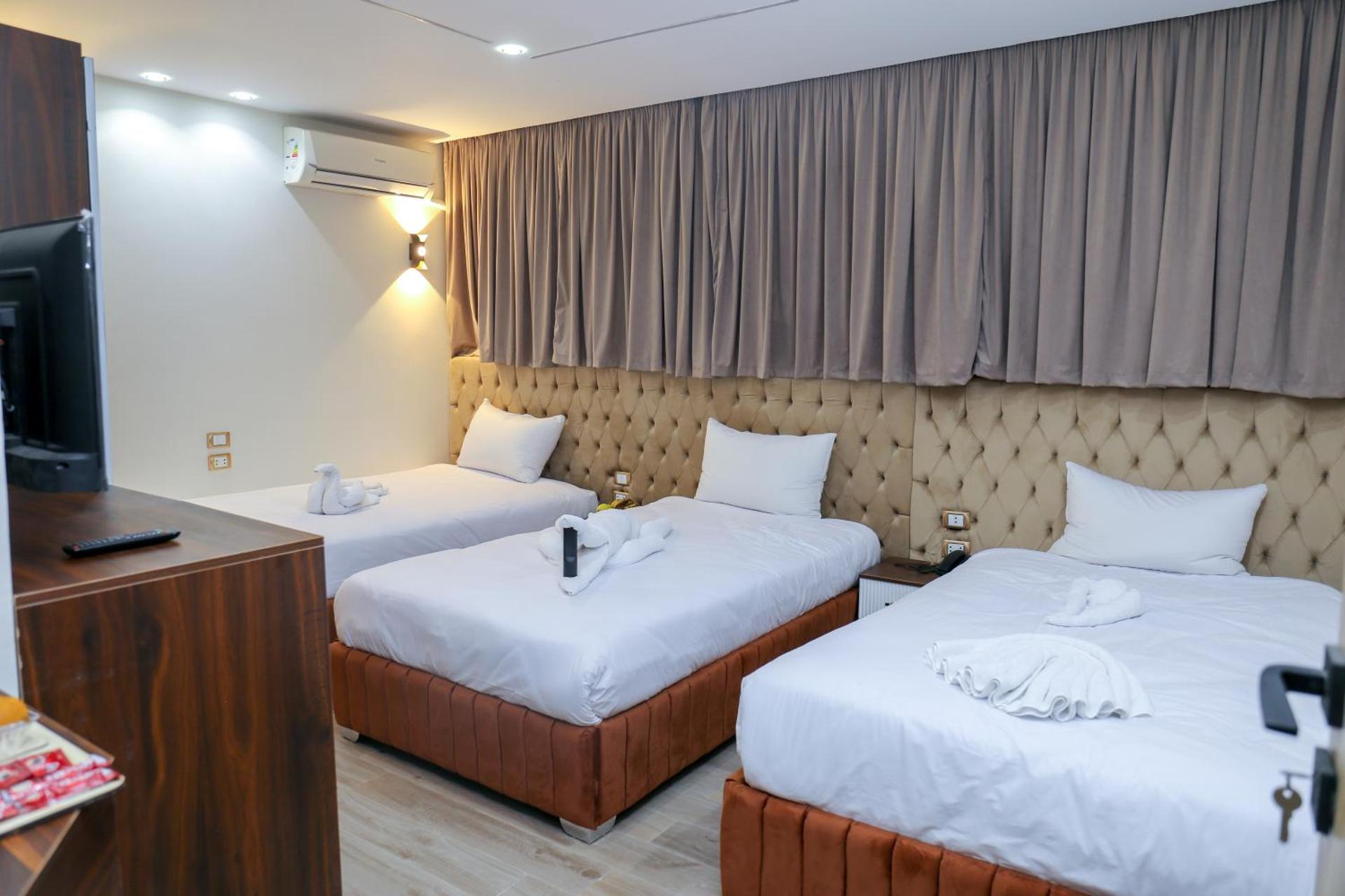 AMADEOS pyramids inn - Photo 10