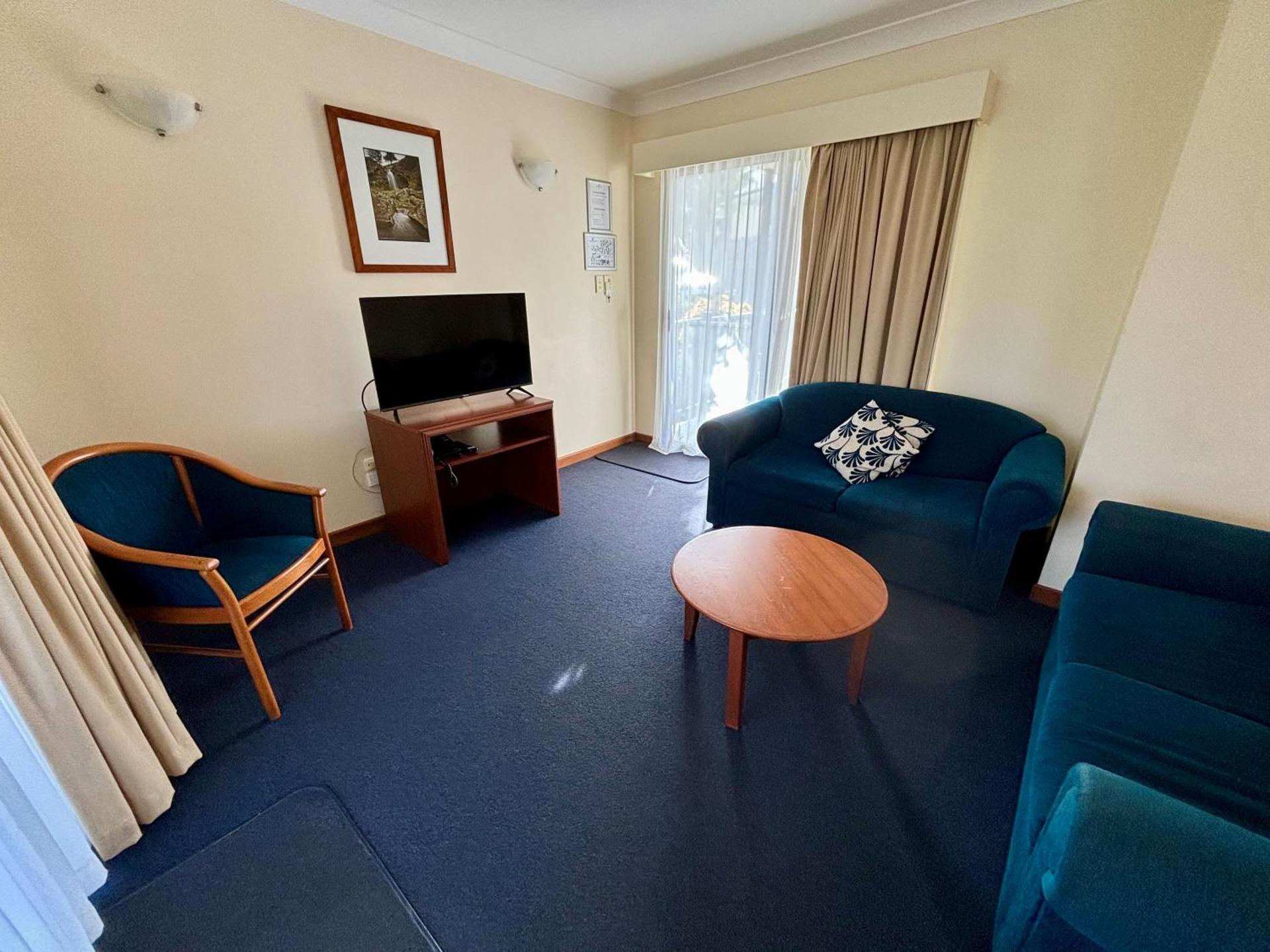 Governors Lodge - Photo 14