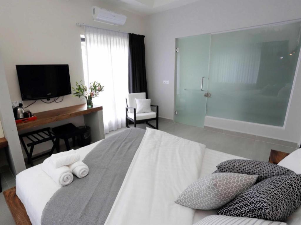 Bamboo9 Boutique - Photo 63