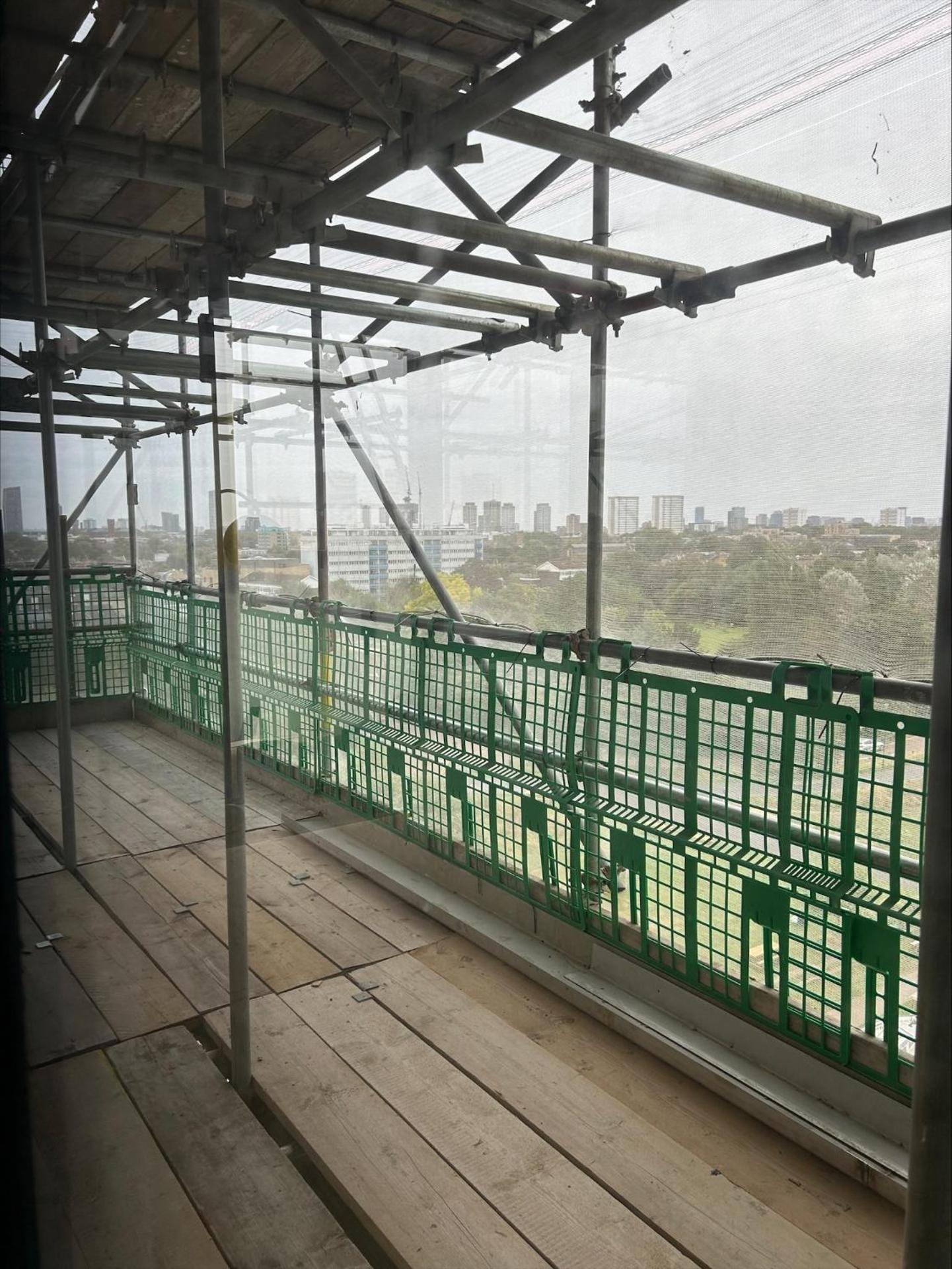Beautiful 1 Bedroom with Balcony Near Mile End - Photo 27