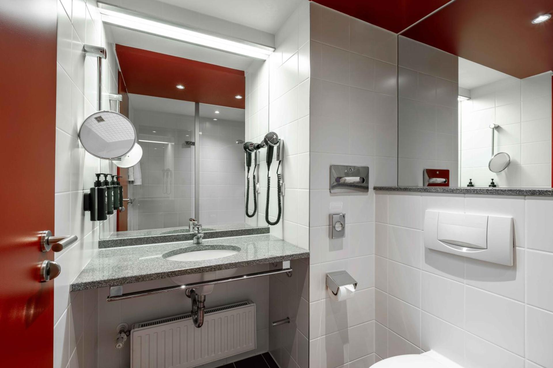 Ramada by Wyndham Essen - Photo 61