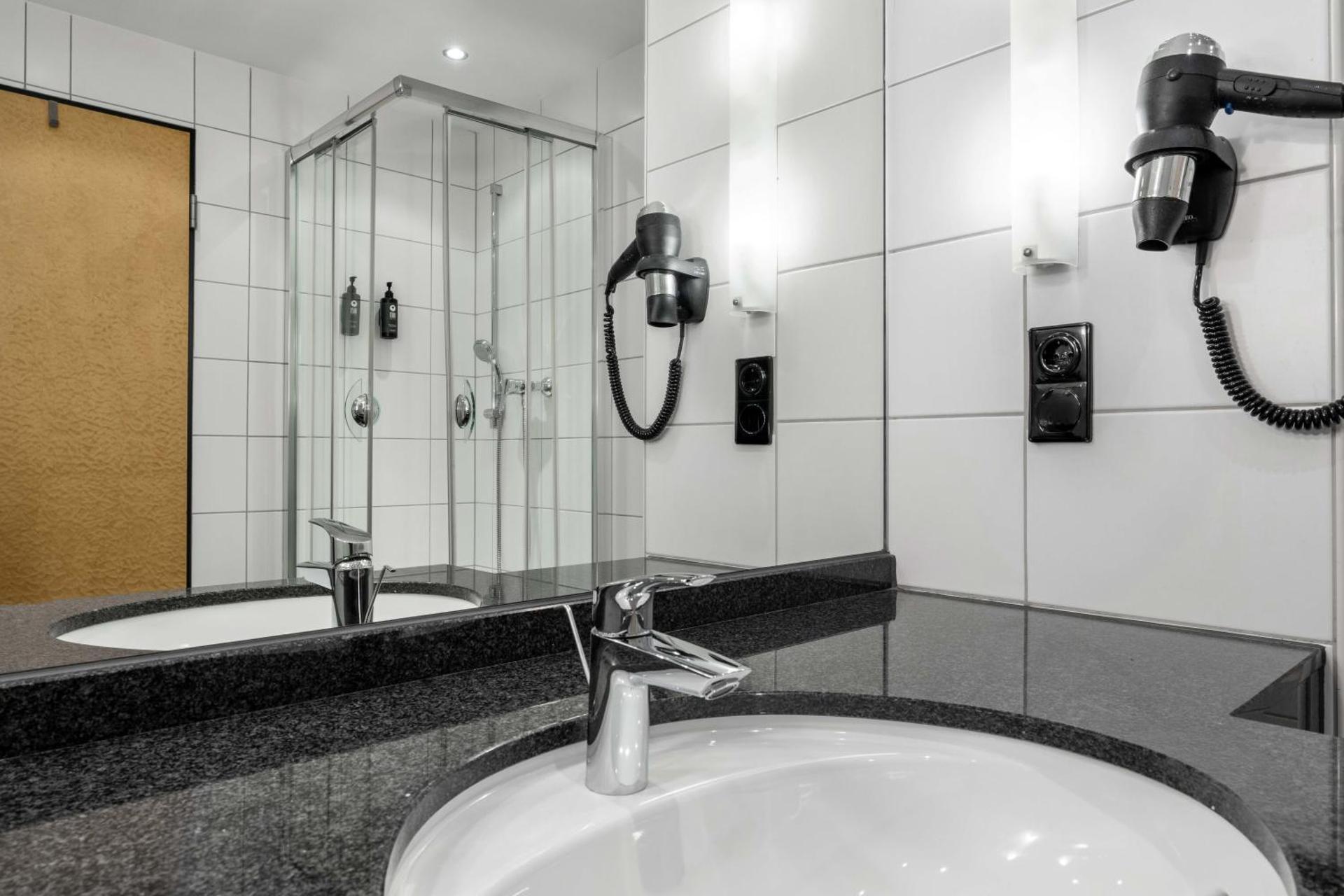 Ramada by Wyndham Essen - Photo 39