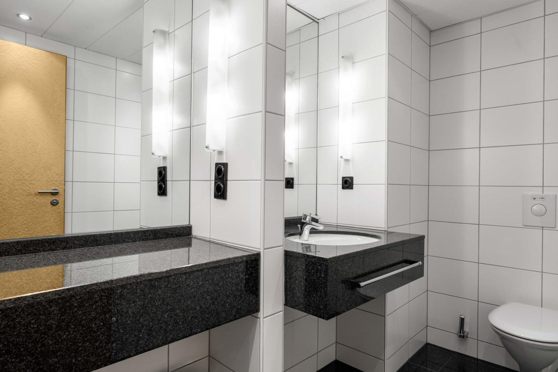 Ramada by Wyndham Essen - Photo 40