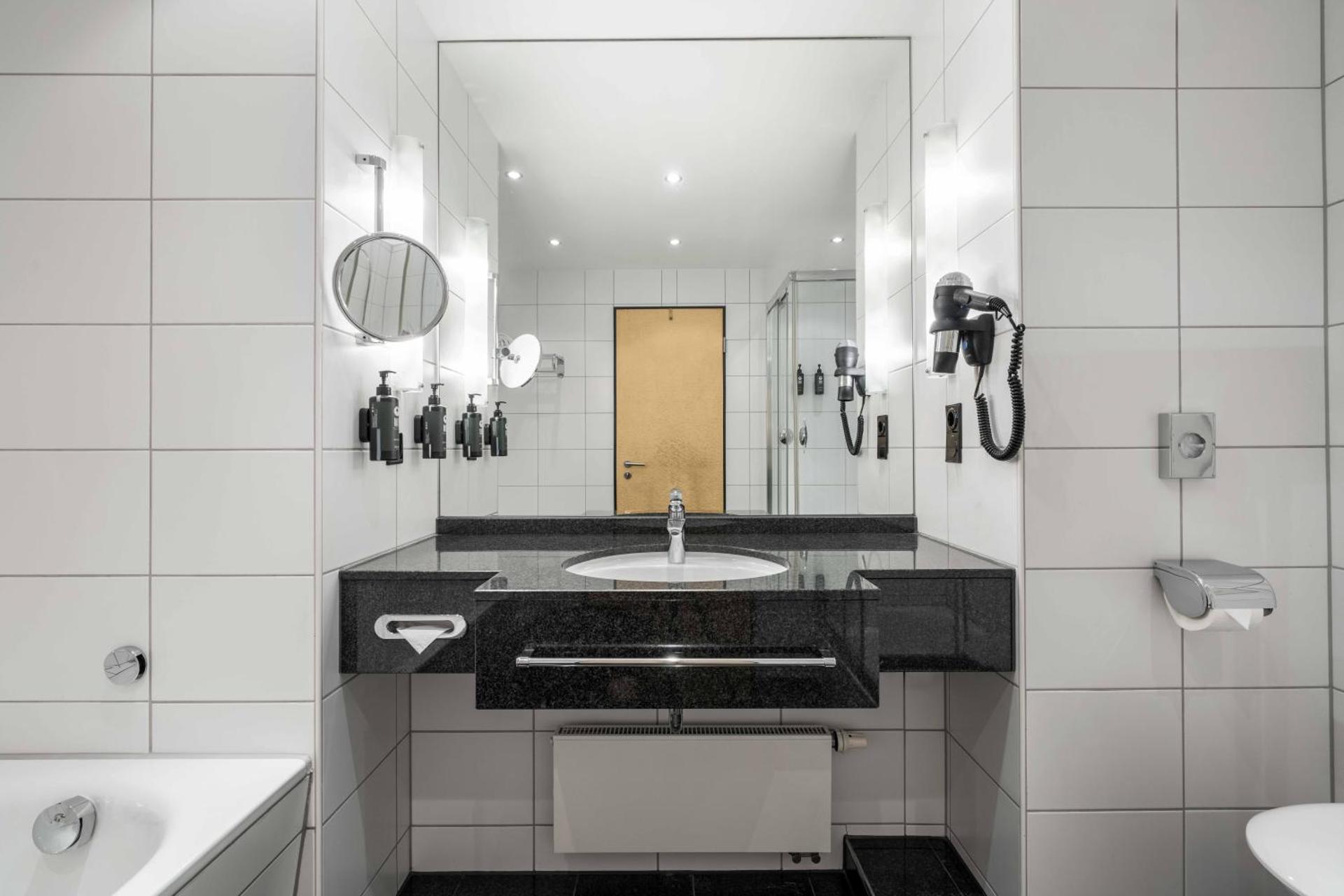 Ramada by Wyndham Essen - Photo 41