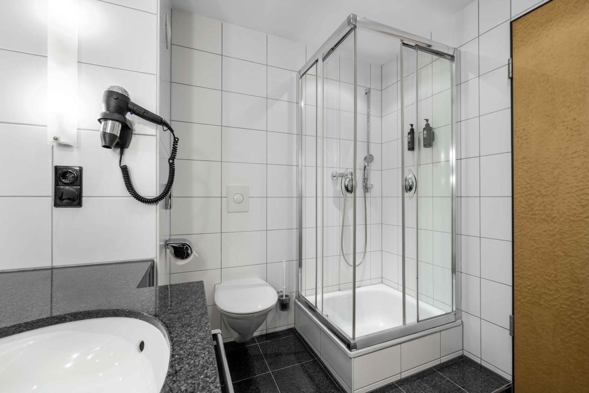 Ramada by Wyndham Essen - Photo 42