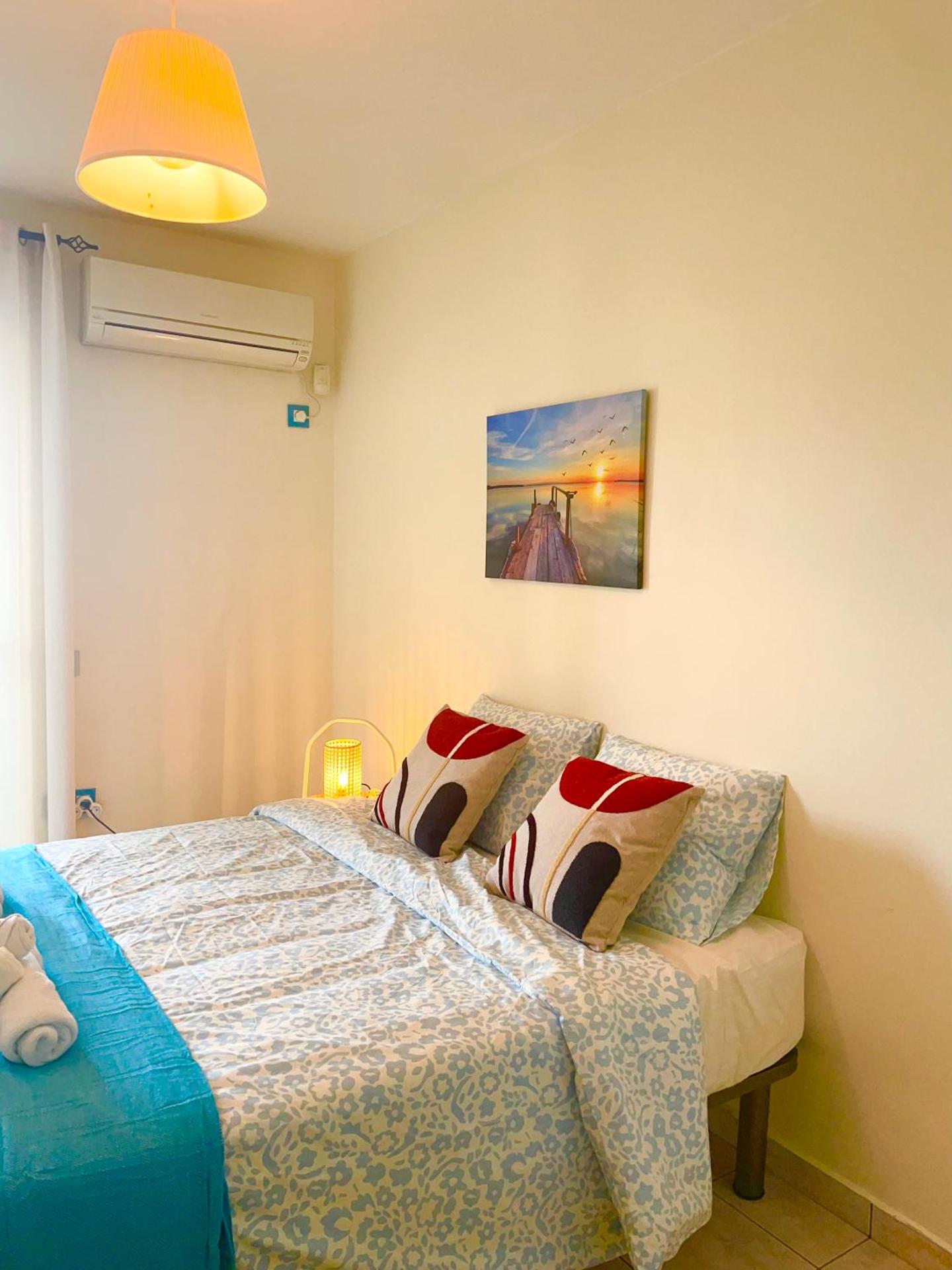 Lovehome - 4BD Villa with views-15mins to airport,10mins to MEC ΑΕ- 2mins to bus stop ,10mins to Suburban Railway on foot - Photo 42