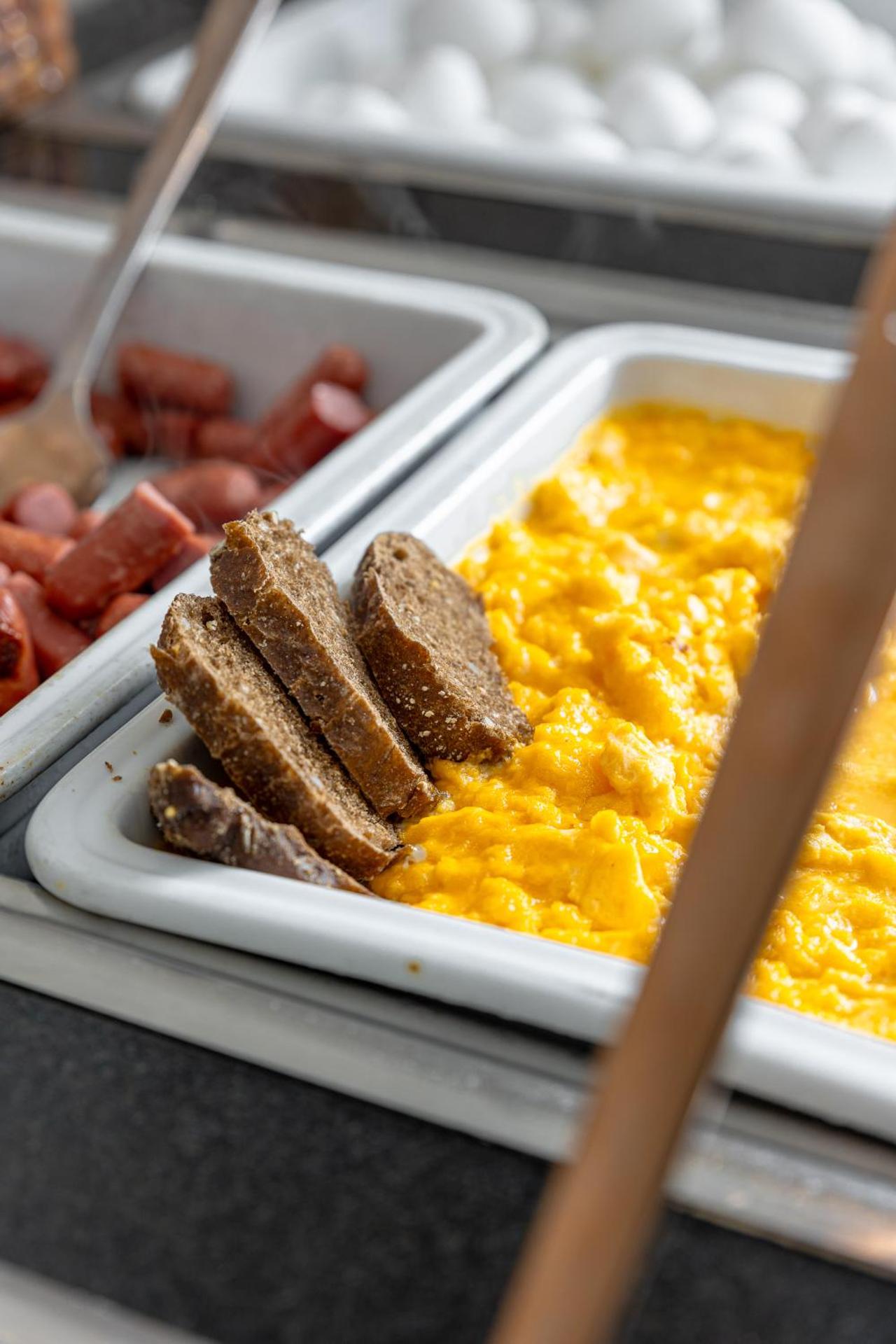 Hotel Carlton - Photo 52