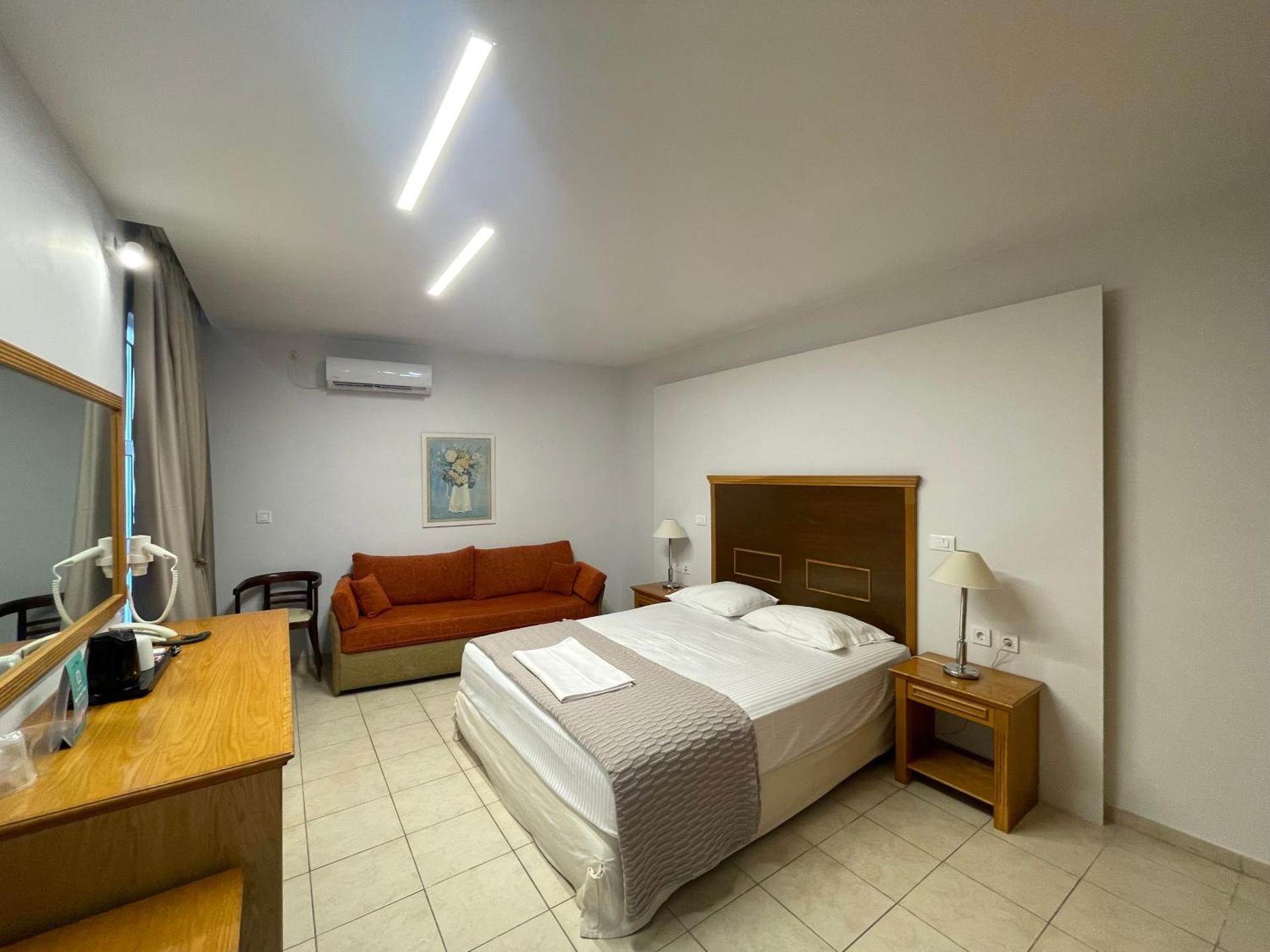 Danae Hotel - Photo 43