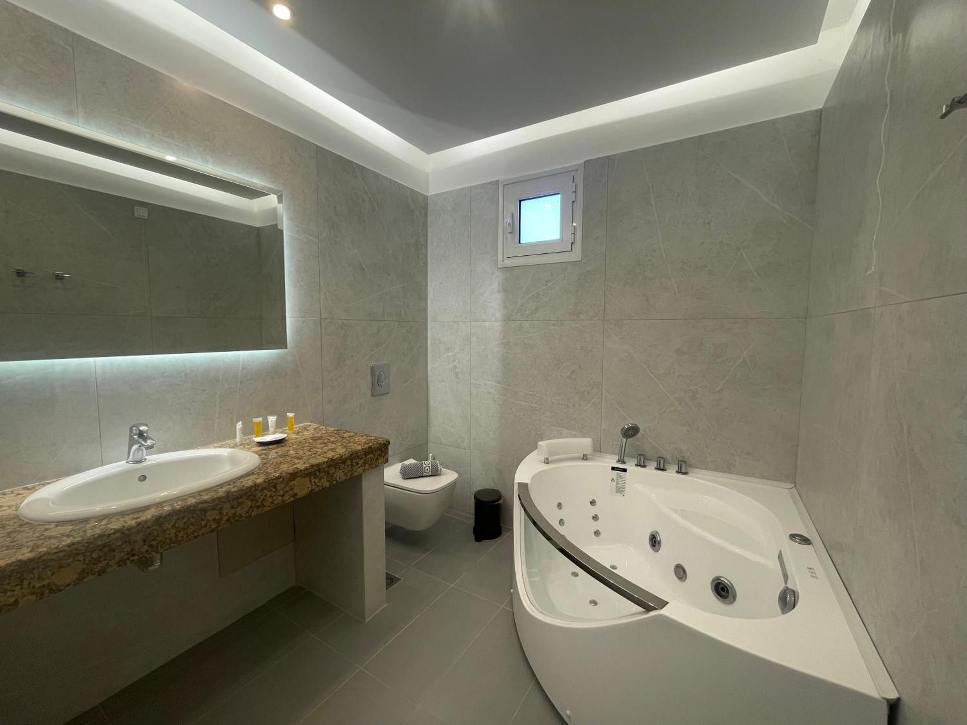 Danae Hotel - Photo 45