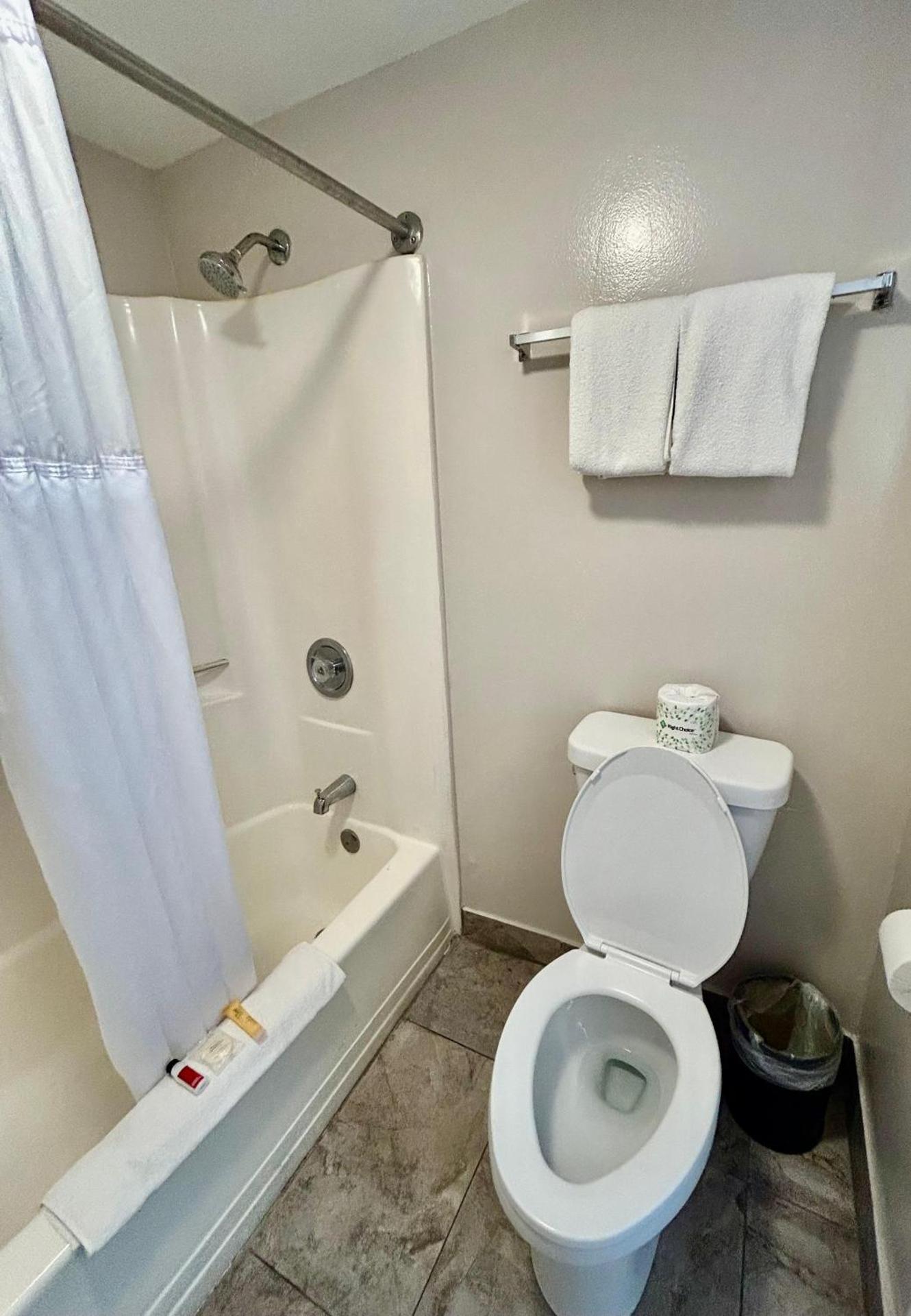 Shining Light Inn & Suites - Photo 15