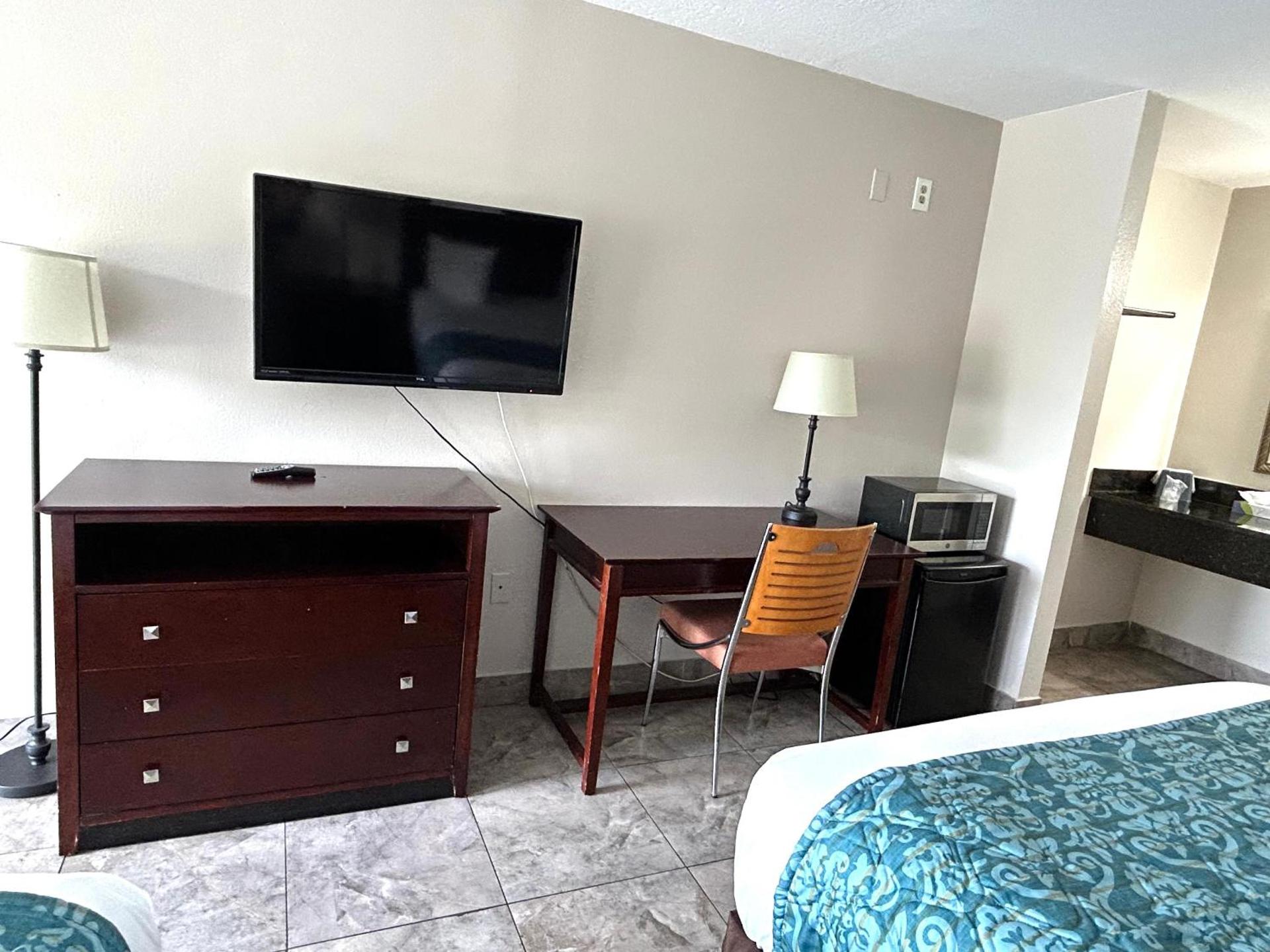 Shining Light Inn & Suites - Photo 14