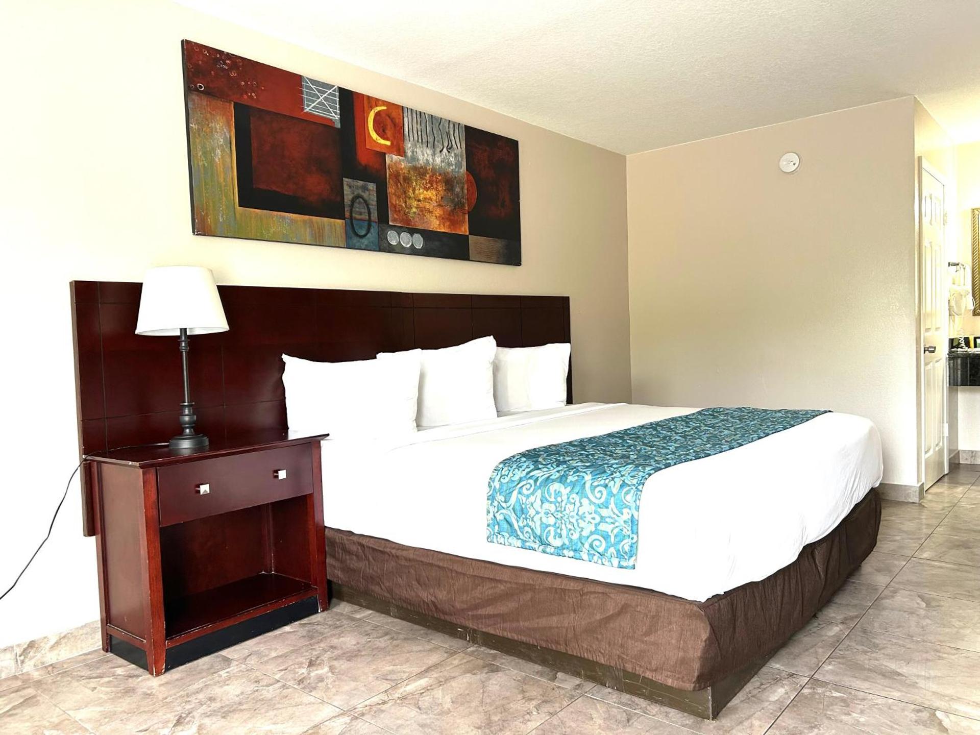 Shining Light Inn & Suites - Photo 18