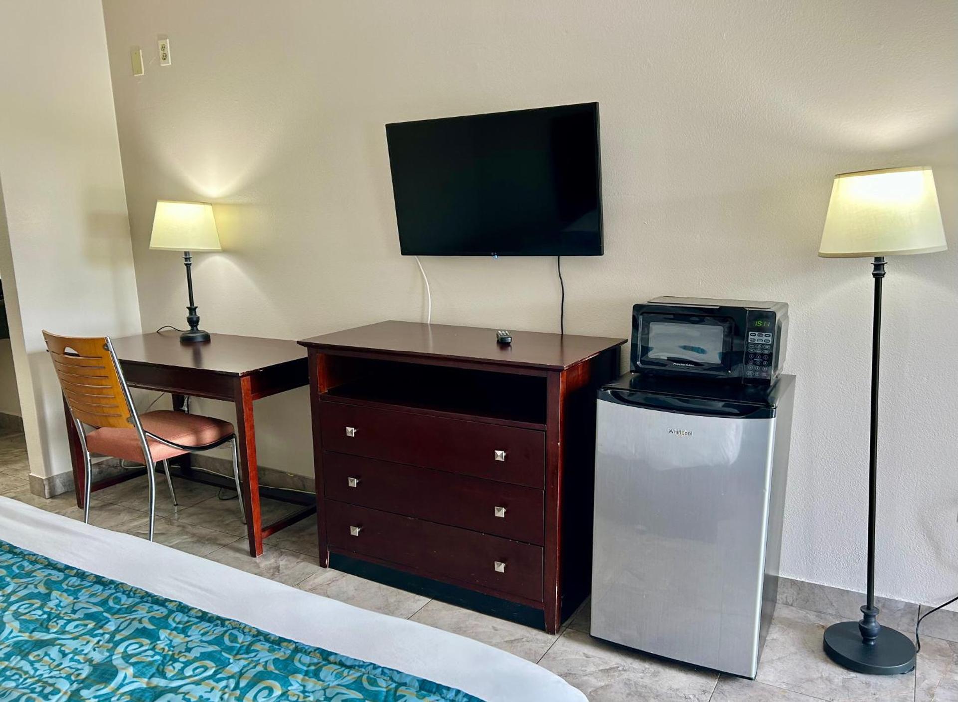 Shining Light Inn & Suites - Photo 4