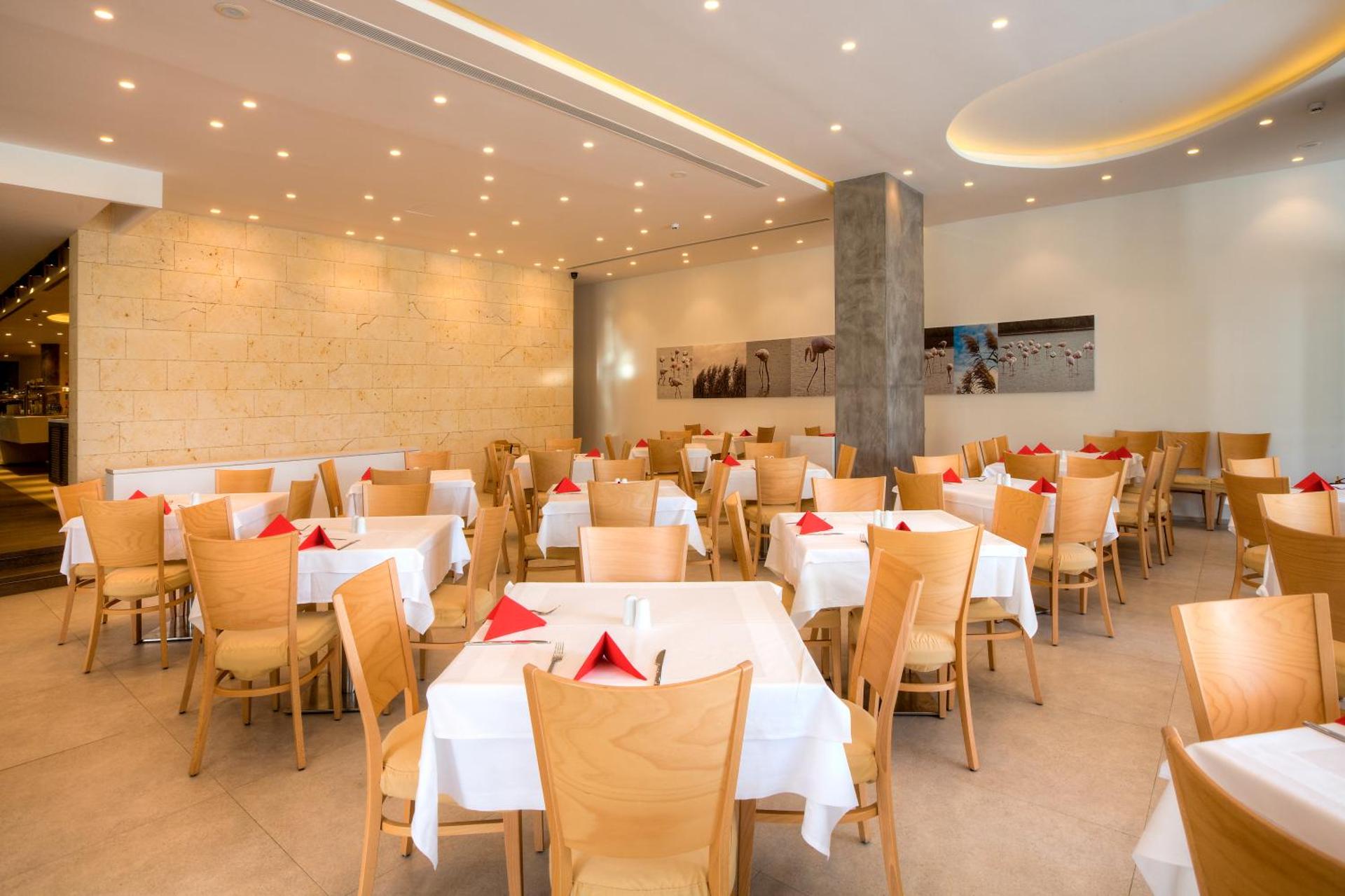 Caravia Beach Hotel - Photo 90