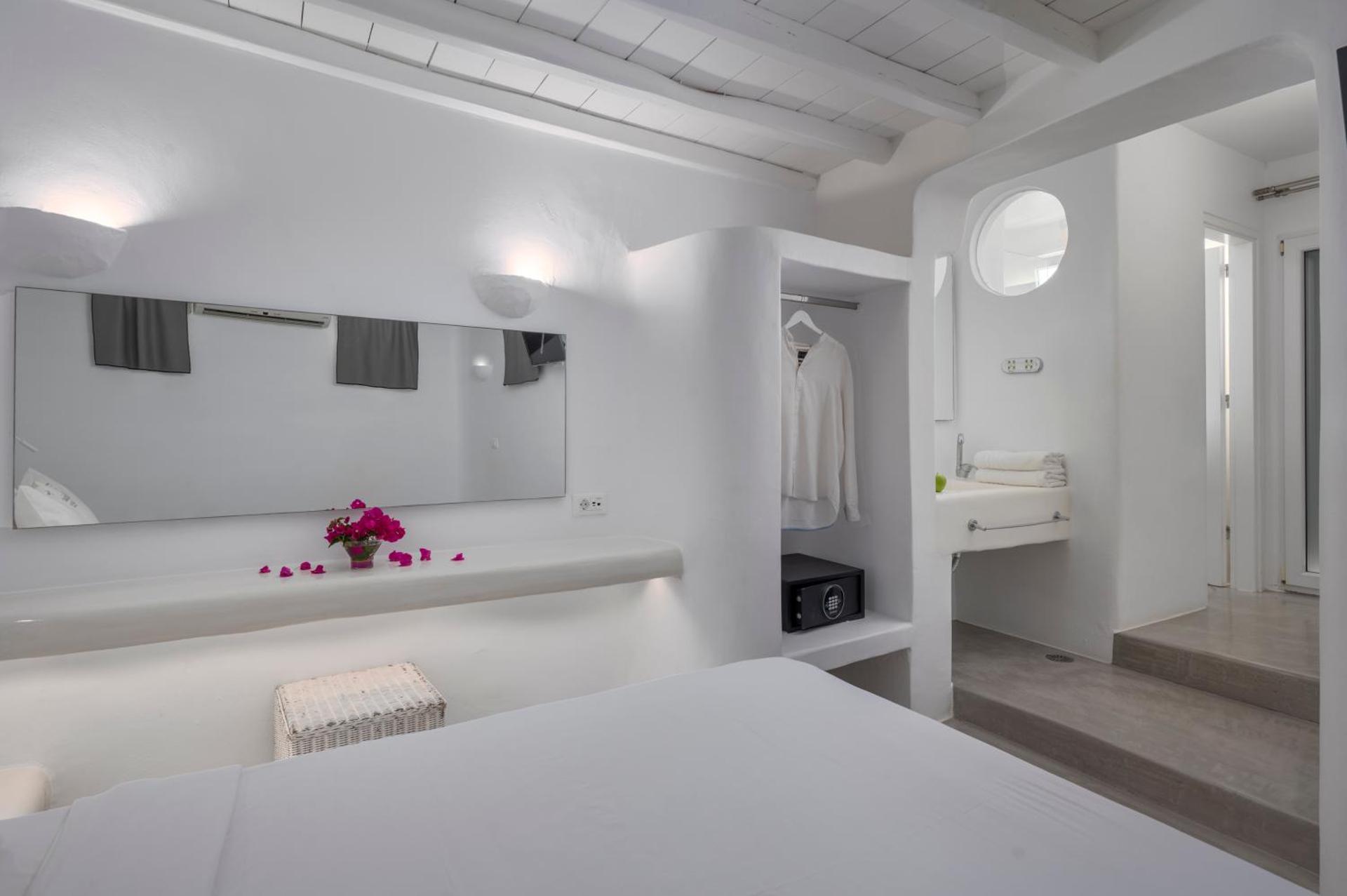 Flaskos Luxury Suites - Photo 44