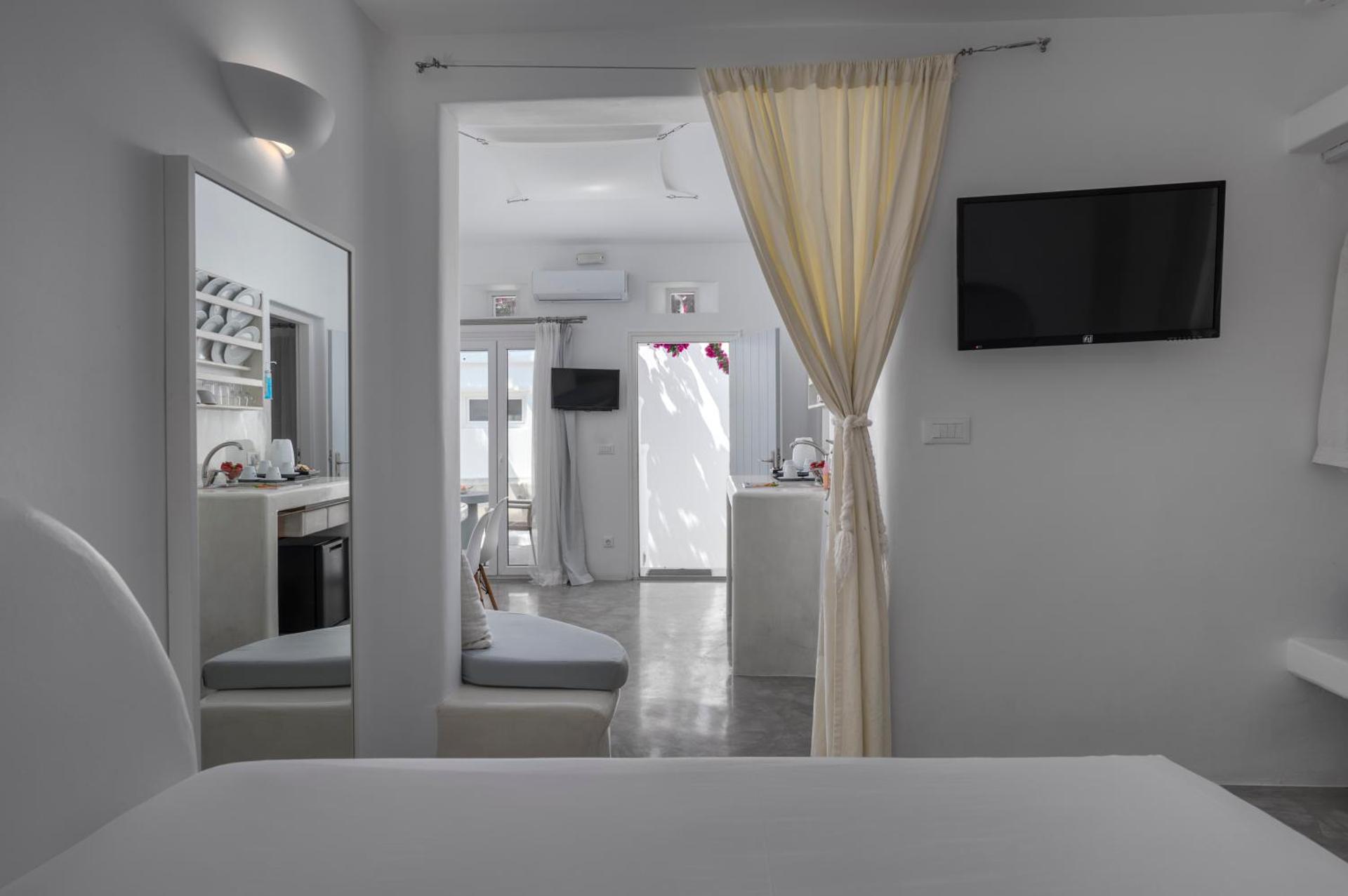 Flaskos Luxury Suites - Photo 36