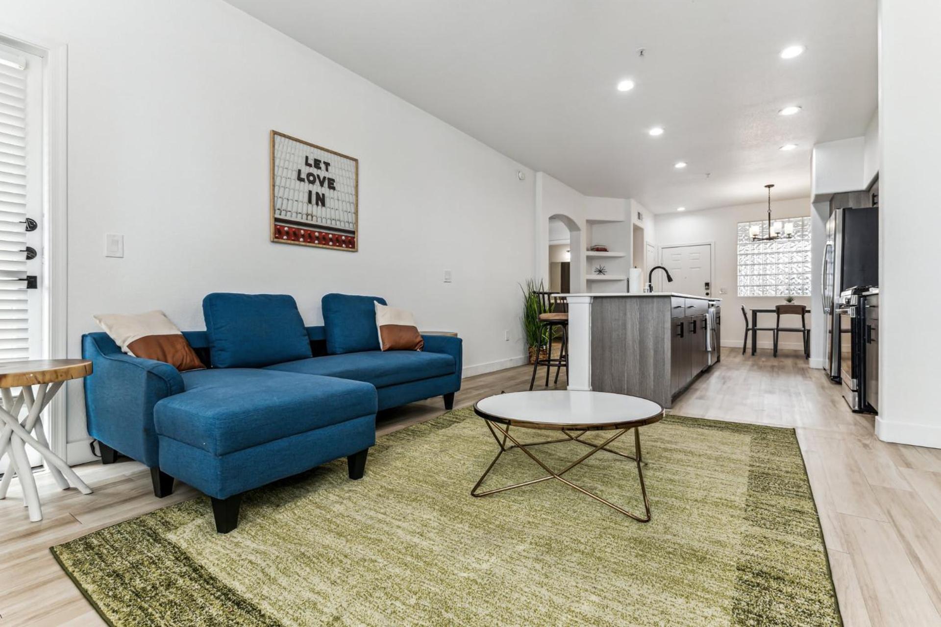 CozySuites Glendale by the stadium with pool 20