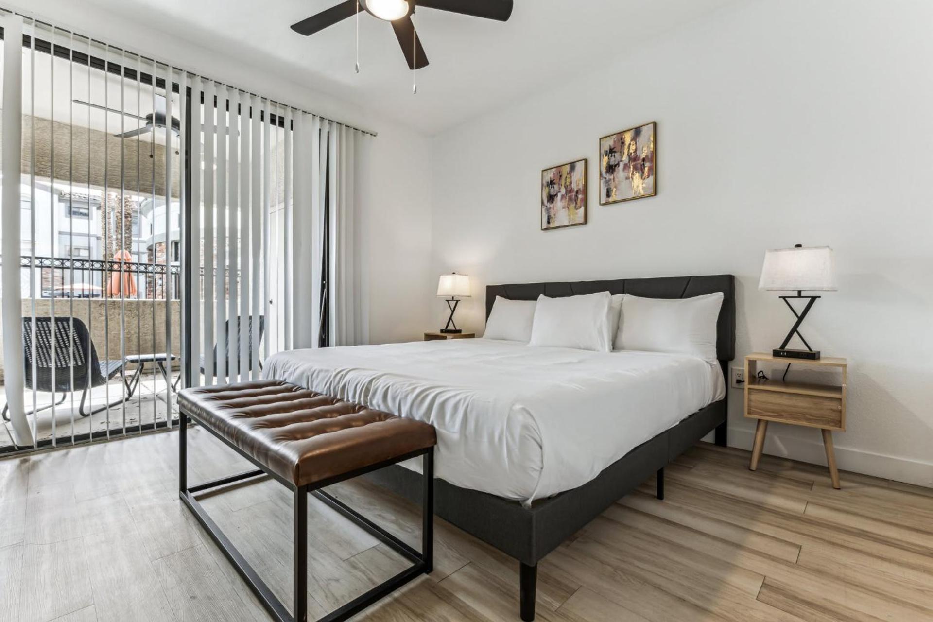 CozySuites Glendale by the stadium with pool 20 - Photo 7