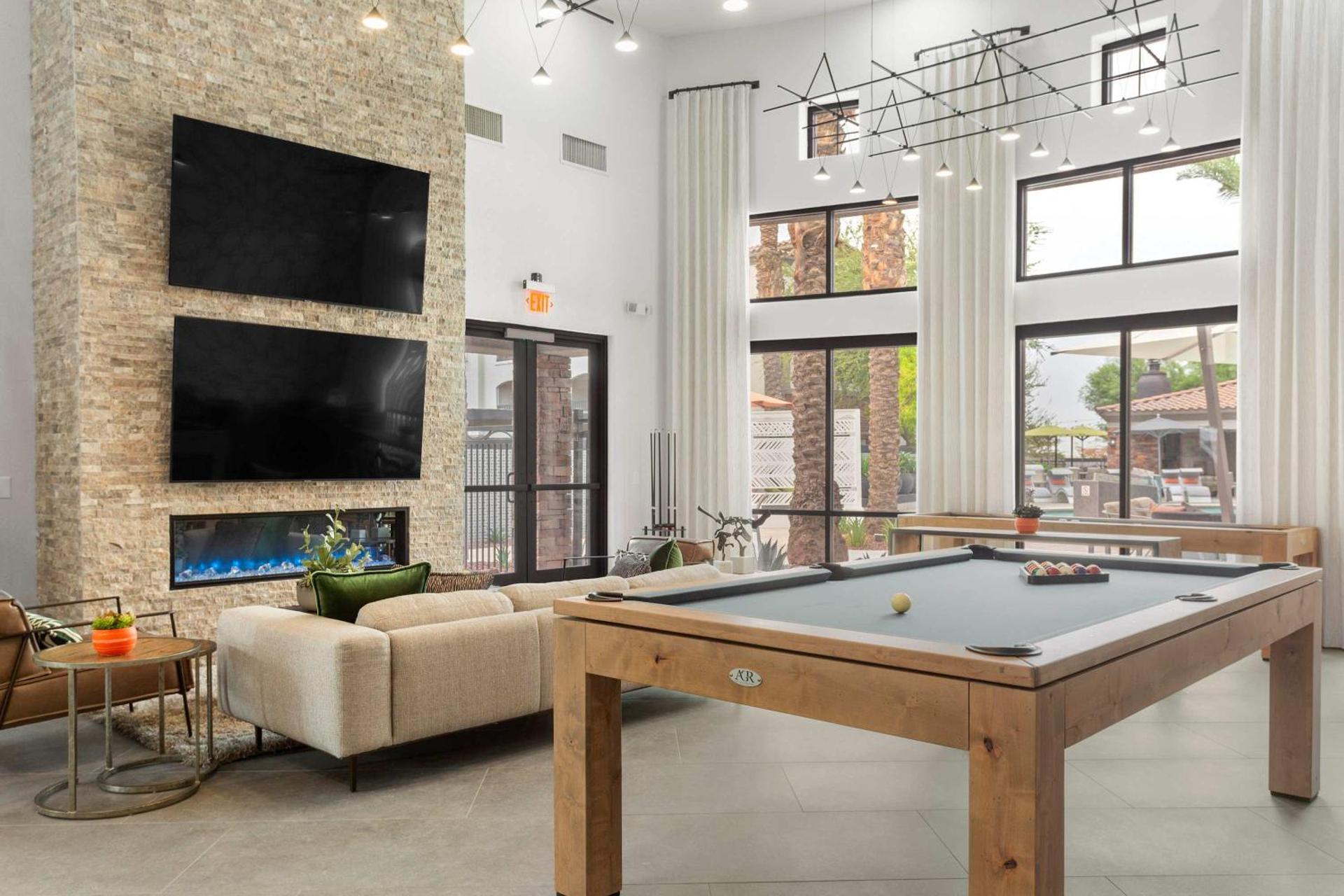 CozySuites Glendale by the stadium with pool 20 - Photo 24