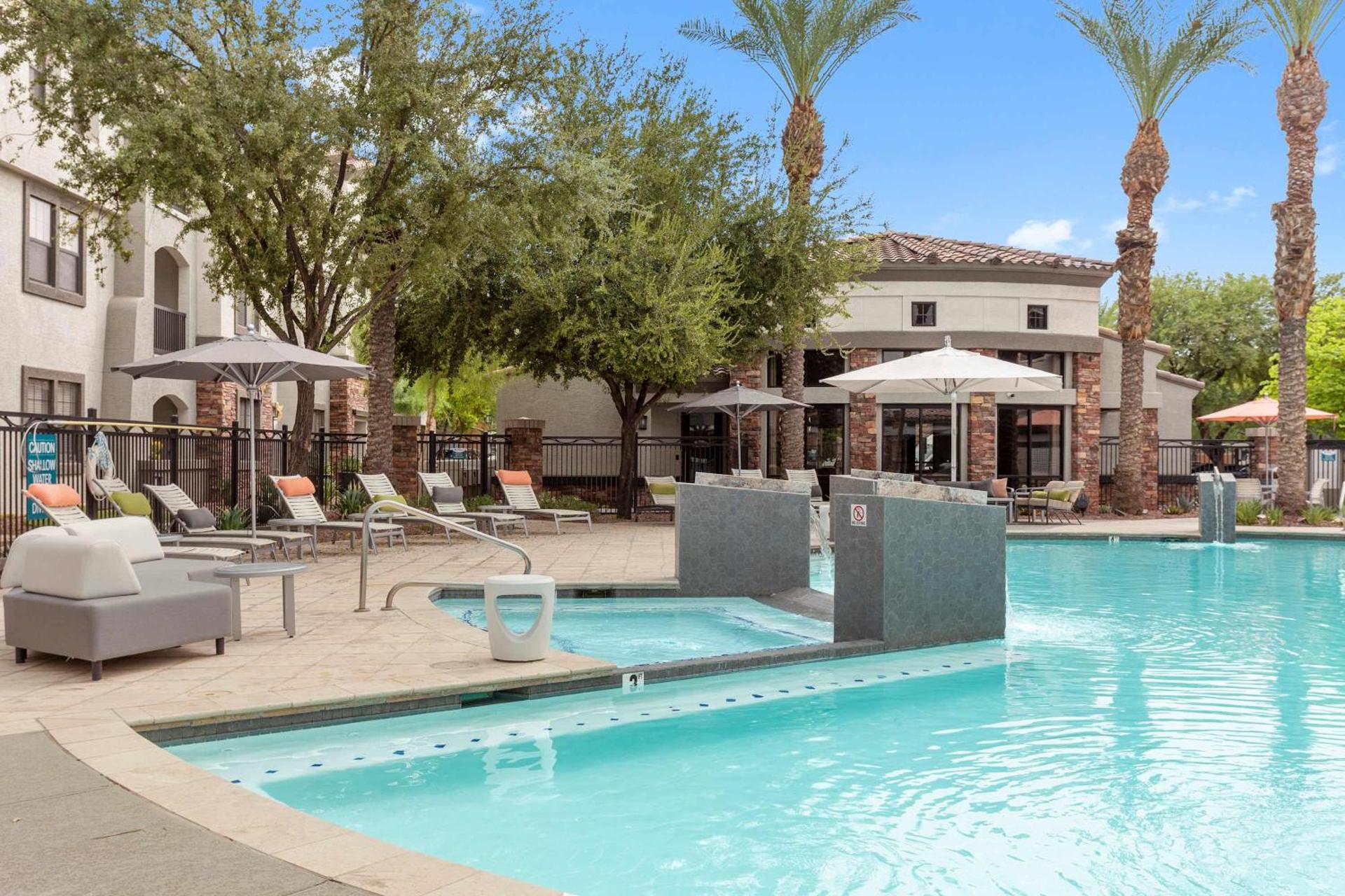 CozySuites Glendale by the stadium with pool 20 - Photo 30