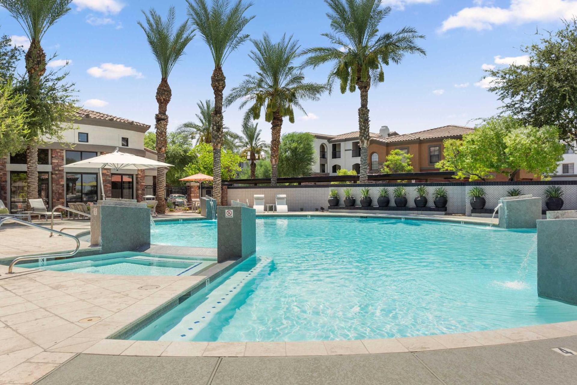 CozySuites Glendale by the stadium with pool 20 - Photo 34
