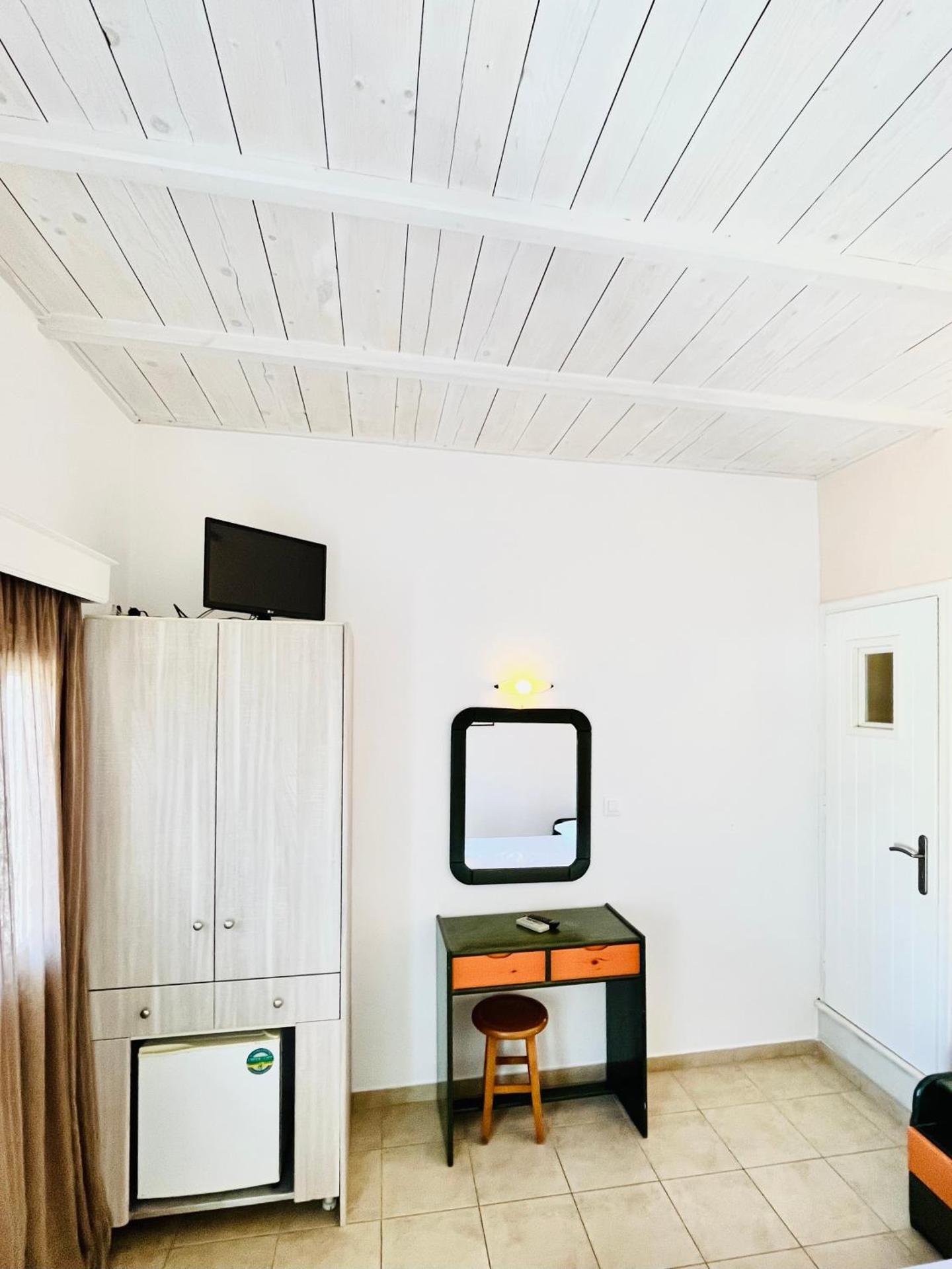 Galaxy Hotel - Photo 16