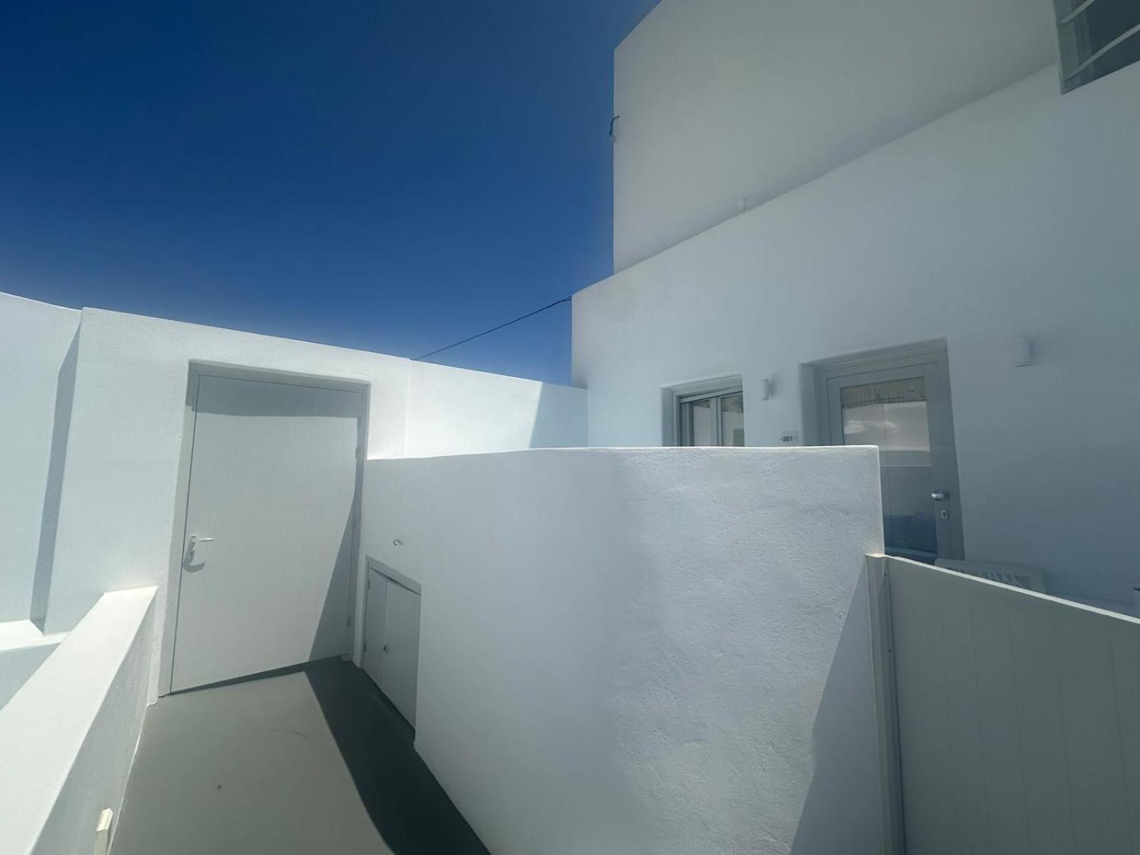 White Concept Caves - Photo 26